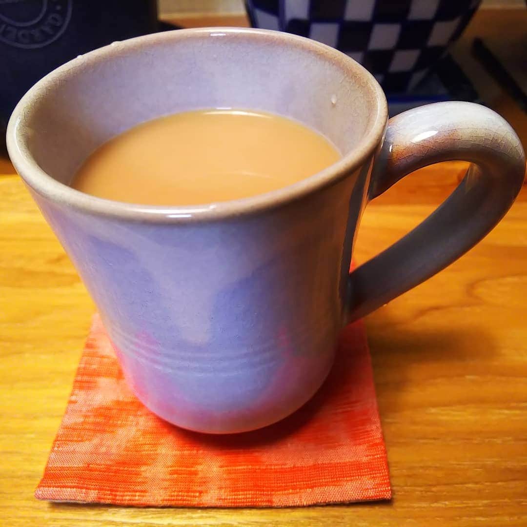 みながわゆみさんのインスタグラム写真 - (みながわゆみInstagram)「#おはようございます #今日も素敵な一日を #仕事頑張ろう #コーヒー #coffee #コーヒーカップ #朝のひととき #癒される時間 #感謝 #ありがとう #牛乳屋さんの珈琲」11月26日 5時48分 - nama.09.19