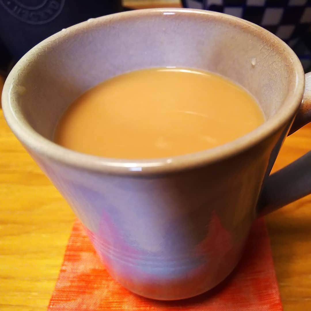 みながわゆみさんのインスタグラム写真 - (みながわゆみInstagram)「#おはようございます #今日も素敵な一日を #仕事頑張ろう #コーヒー #coffee #コーヒーカップ #朝のひととき #癒される時間 #感謝 #ありがとう #牛乳屋さんの珈琲」11月26日 5時48分 - nama.09.19
