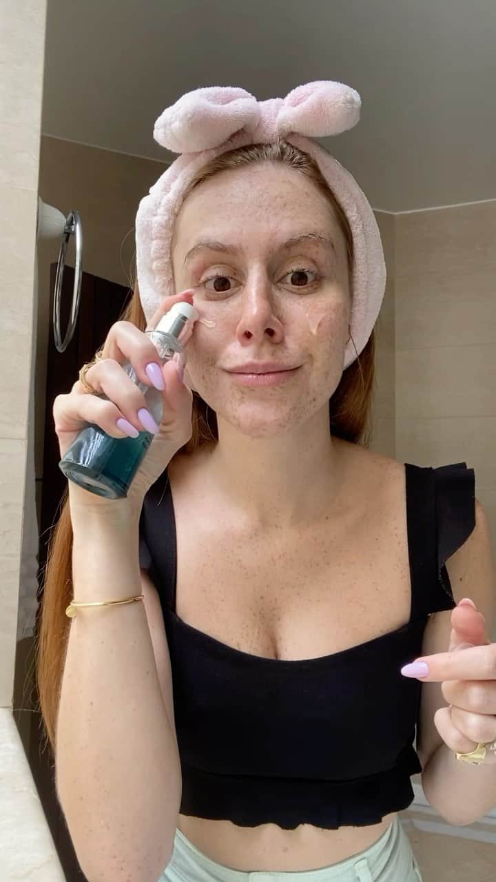 マリ・マリアのインスタグラム：「Já imaginou ter descontos exclusivo em diversos produtos da @larocheposaybr @vichybrasil @skinceuticalsbrasil e @ceravebrasil? Todo mês você pode garantir uma série de produtos tem descontos no @dermaclub, que é o clube de descontos dessas 4 marcas mais recomendadas pelos dermatologitas ✨ E eles estão com uma Black Friday ICÔNICA!  São mais de VINTE produtos com desconto de até 40% OFF, tem noção? Vai ser uma semana inteira com ofertas imperdíveis, o cadastro é muito rápido e simples no site dermaclub.com. E lá você confere todas as lojas parcerias para garantir os seus produtos online ou em loja física, nesse caso basta você avisar no balcão que faz parte do clube, dar o seu CPF e garantir os descontos e acumular pontos  Não perde, vamos aproveitar muuuito 💕  Consulte sempre um dermatologista  #blackfridaydermaclub #publi」