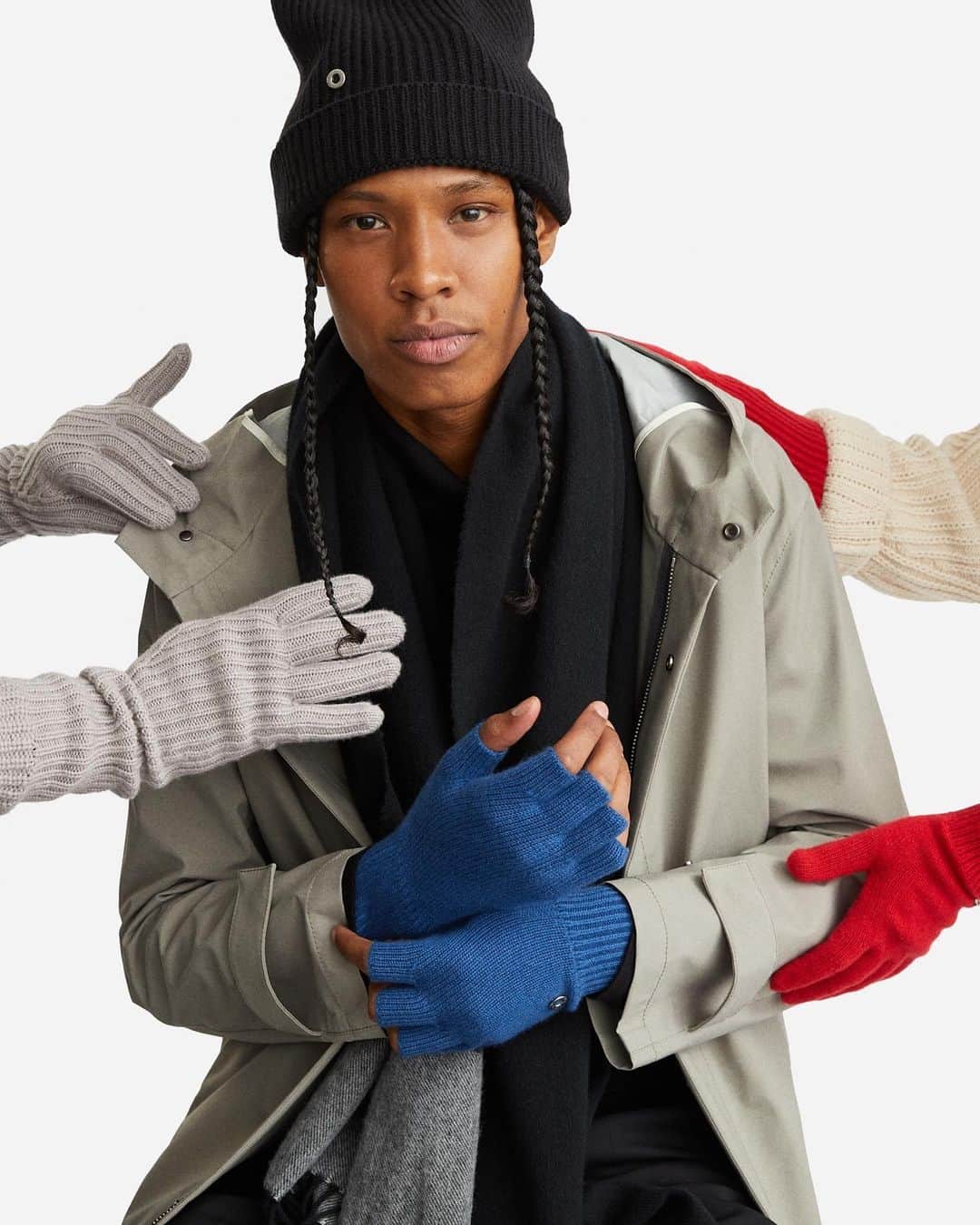ウォントのインスタグラム：「Wrap your loved ones in warmth and well-being with our knitted sweaters & accessories—crafted from the finest wool and cashmere blends.   Explore our knitwear in our Holiday Gift Guide—link in bio.  #wantlesessentiels」