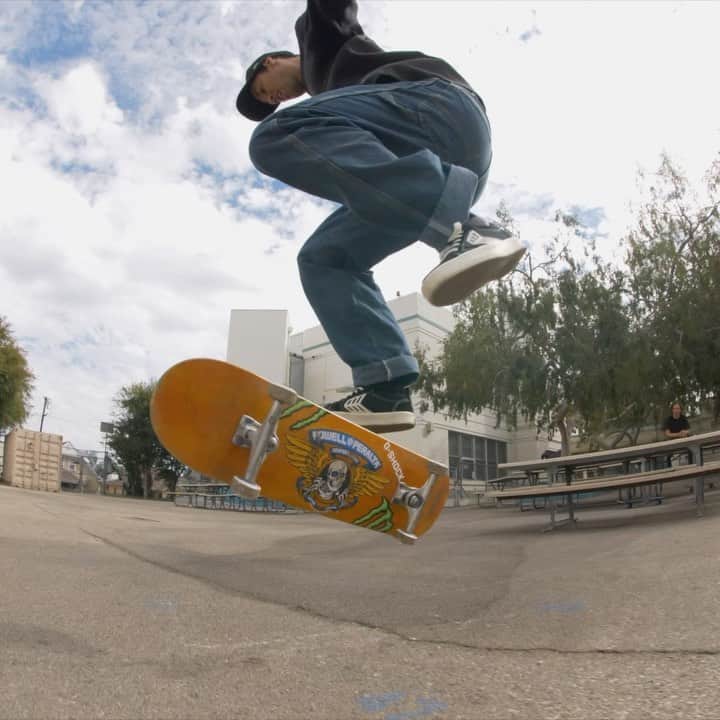 ケビン・ホーフラーのインスタグラム：「Semi Finals On @urbanworldseries #madridurbansports 🎥 @brycepagter #skateboarding #fun #skate #semifinals #finals」