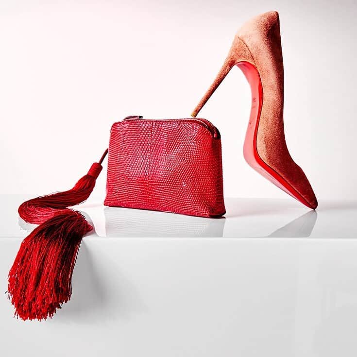 GILTのインスタグラム：「We just dropped 101 all-new luxe pieces. According to our math, that’s 101 reasons to start filling your cart. Tap to shop #ChristianLouboutin and #TheRow.」