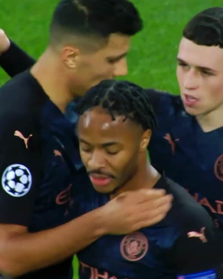 ラヒーム・スターリングのインスタグラム：「You're welcome @philfoden  #qualified」