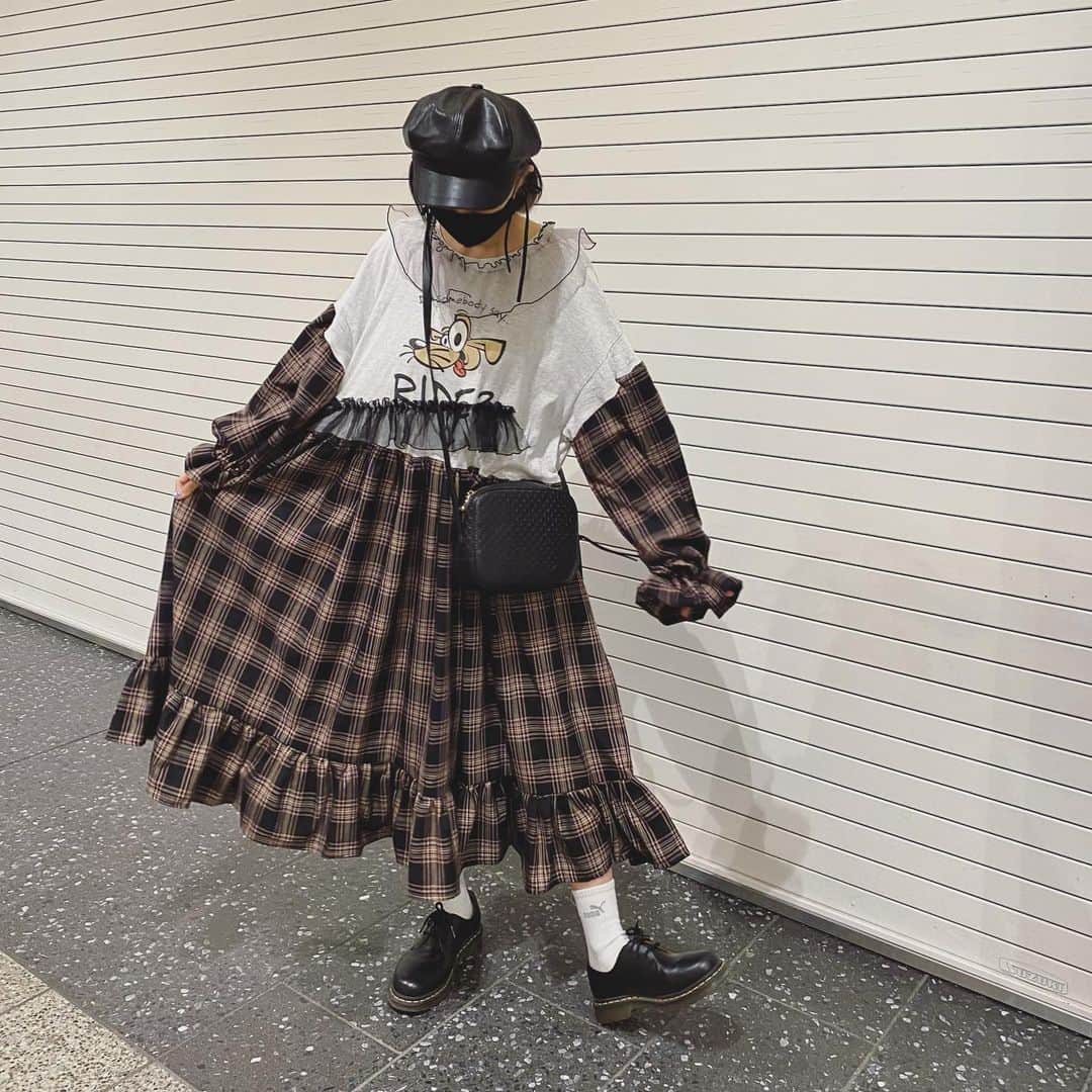 のインスタグラム：「👕👖👟  👗#used#remake 👢#Drmartens  🧢#Loueme 👜#GUCCI 🧦#PUMA 😷#ASKNOWAS  GUCCIのバッグは 誕生日に買った〜💼💗💗  #code#fashion#codinate#コーデ#ちゃりふぁっしょん」
