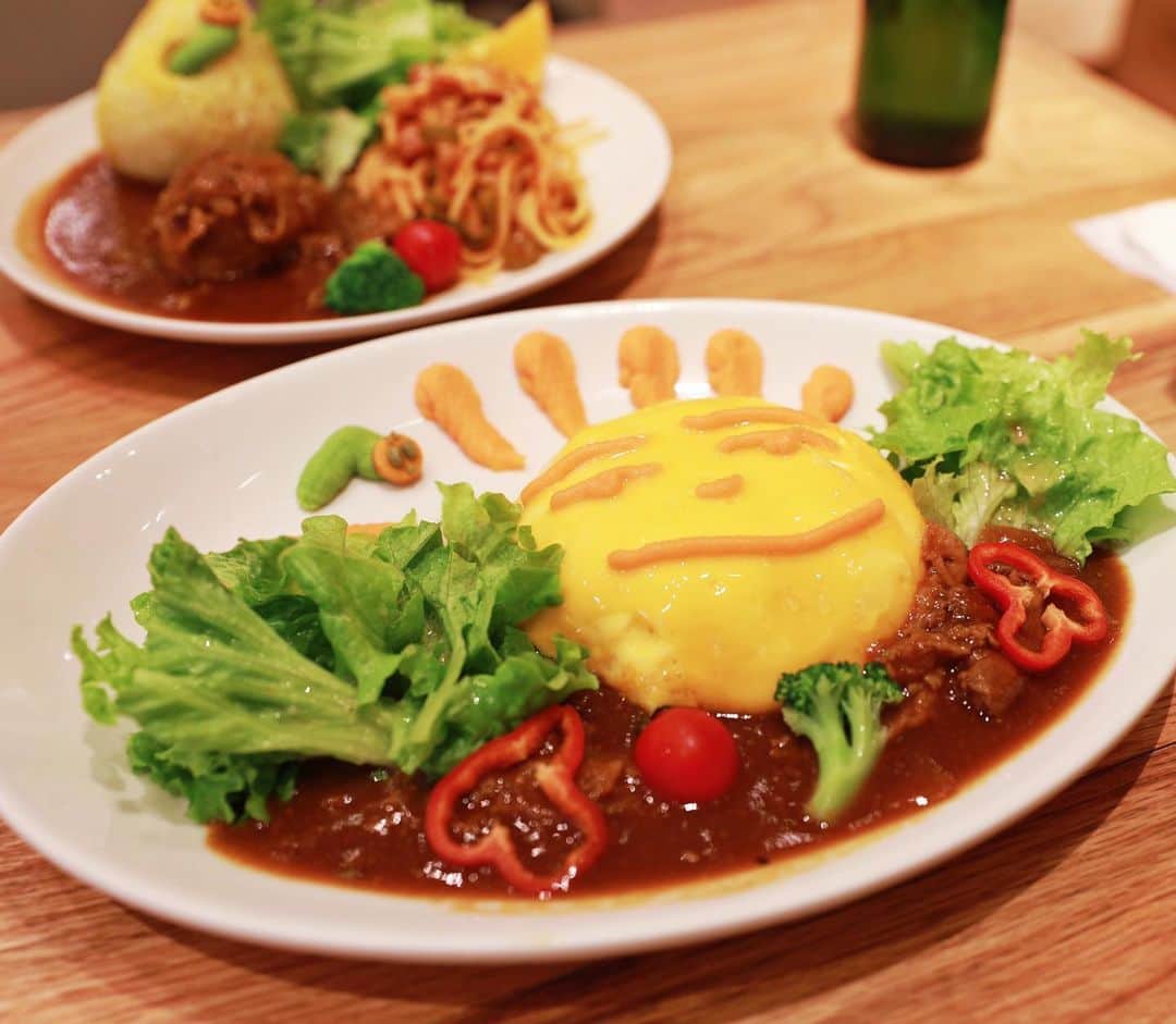 Jenyaさんのインスタグラム写真 - (JenyaInstagram)「はらぺこあおむしカフェ　 @sundaybrunch_s @harapecocafe2020   可愛いのはもちろん、どれも美味しい😍✨ えみりはたくさんオムライスを食べてずっと元気元気してました😂✨  @marlmarl_tokyo @marlmarl_shop #marlmarl_cd  @cheriemona_official   #はらぺこあおむし #はらぺこあおむしカフェ #カフェ巡り #東京カフェ #東京グルメ #吉祥寺カフェ #吉祥寺グルメ #tokyogourmet #tokyocafe #veryhungrycaterpillar #子連れランチ #キッズスペースのあるカフェ #親バカ部 #ママリ#5dmarkiv」11月26日 15時36分 - jenya_jp