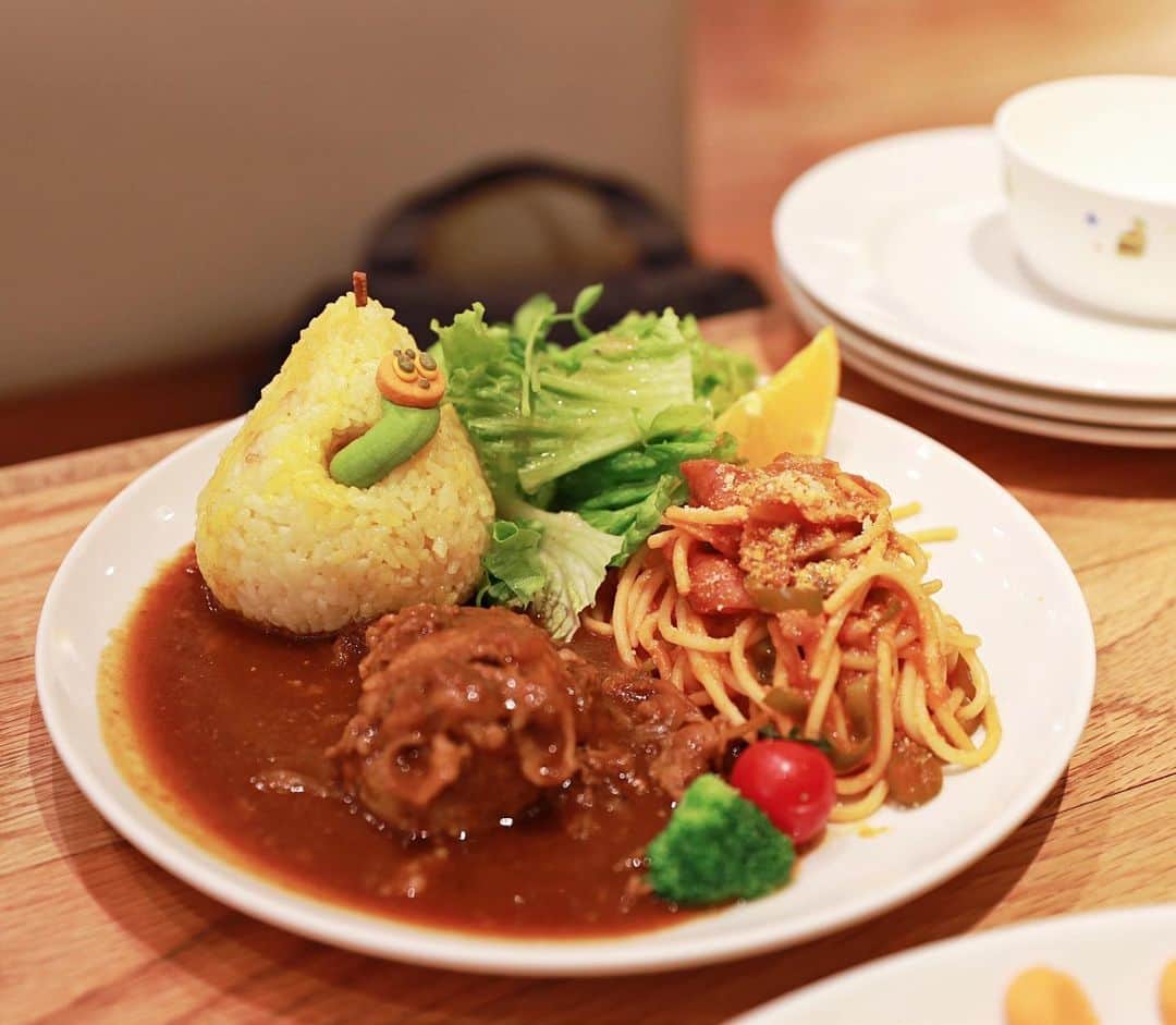Jenyaさんのインスタグラム写真 - (JenyaInstagram)「はらぺこあおむしカフェ　 @sundaybrunch_s @harapecocafe2020   可愛いのはもちろん、どれも美味しい😍✨ えみりはたくさんオムライスを食べてずっと元気元気してました😂✨  @marlmarl_tokyo @marlmarl_shop #marlmarl_cd  @cheriemona_official   #はらぺこあおむし #はらぺこあおむしカフェ #カフェ巡り #東京カフェ #東京グルメ #吉祥寺カフェ #吉祥寺グルメ #tokyogourmet #tokyocafe #veryhungrycaterpillar #子連れランチ #キッズスペースのあるカフェ #親バカ部 #ママリ#5dmarkiv」11月26日 15時36分 - jenya_jp