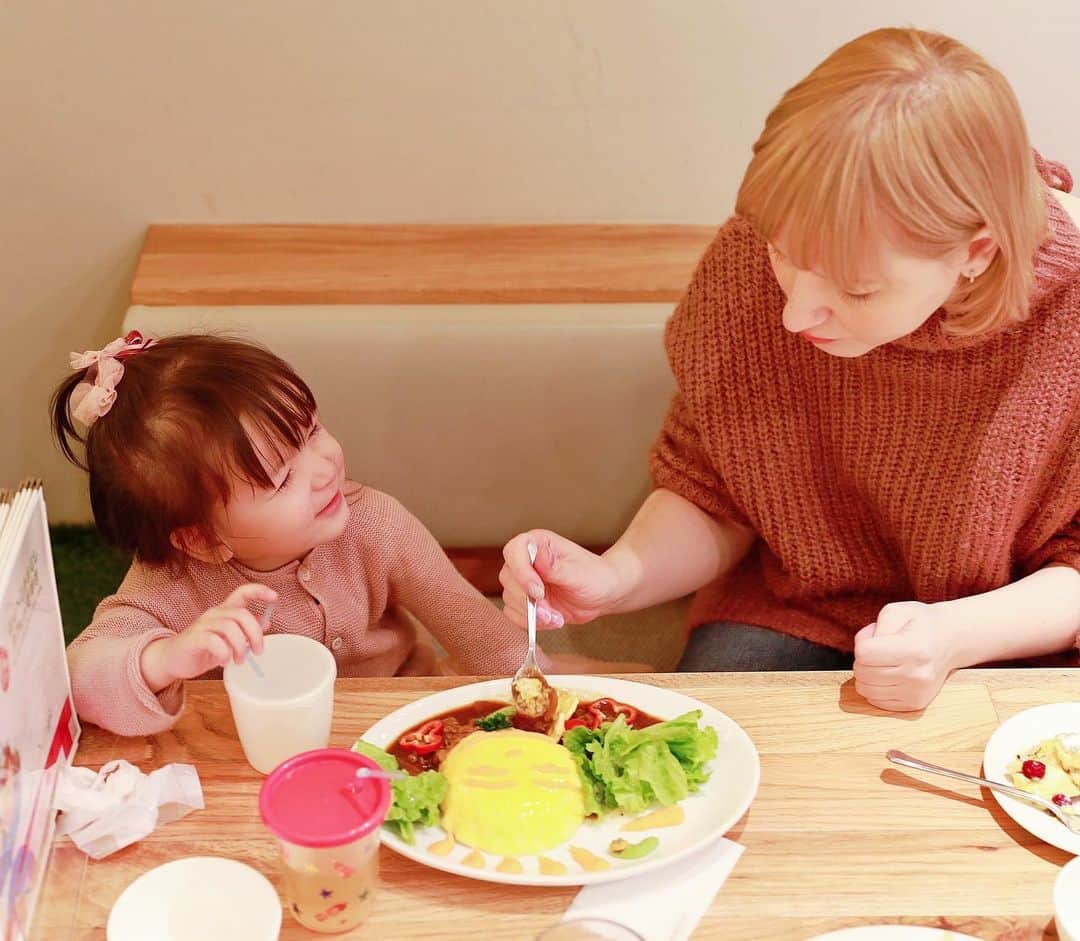 Jenyaさんのインスタグラム写真 - (JenyaInstagram)「はらぺこあおむしカフェ　 @sundaybrunch_s @harapecocafe2020   可愛いのはもちろん、どれも美味しい😍✨ えみりはたくさんオムライスを食べてずっと元気元気してました😂✨  @marlmarl_tokyo @marlmarl_shop #marlmarl_cd  @cheriemona_official   #はらぺこあおむし #はらぺこあおむしカフェ #カフェ巡り #東京カフェ #東京グルメ #吉祥寺カフェ #吉祥寺グルメ #tokyogourmet #tokyocafe #veryhungrycaterpillar #子連れランチ #キッズスペースのあるカフェ #親バカ部 #ママリ#5dmarkiv」11月26日 15時36分 - jenya_jp