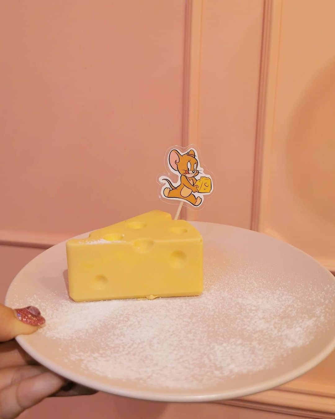 黛実希さんのインスタグラム写真 - (黛実希Instagram)「新大久保のトムとジェリーカフェ行ってきたよ🧸🧀🎀 可愛すぎ💘 Cafe ONの中の一部がトムとジェリーになってたよ💕 . . . #トムとジェリー#トムとジェリーのチーズケーキ #新大久保#新大久保グルメ#新大久保カフェ」11月26日 15時46分 - candymiiiki