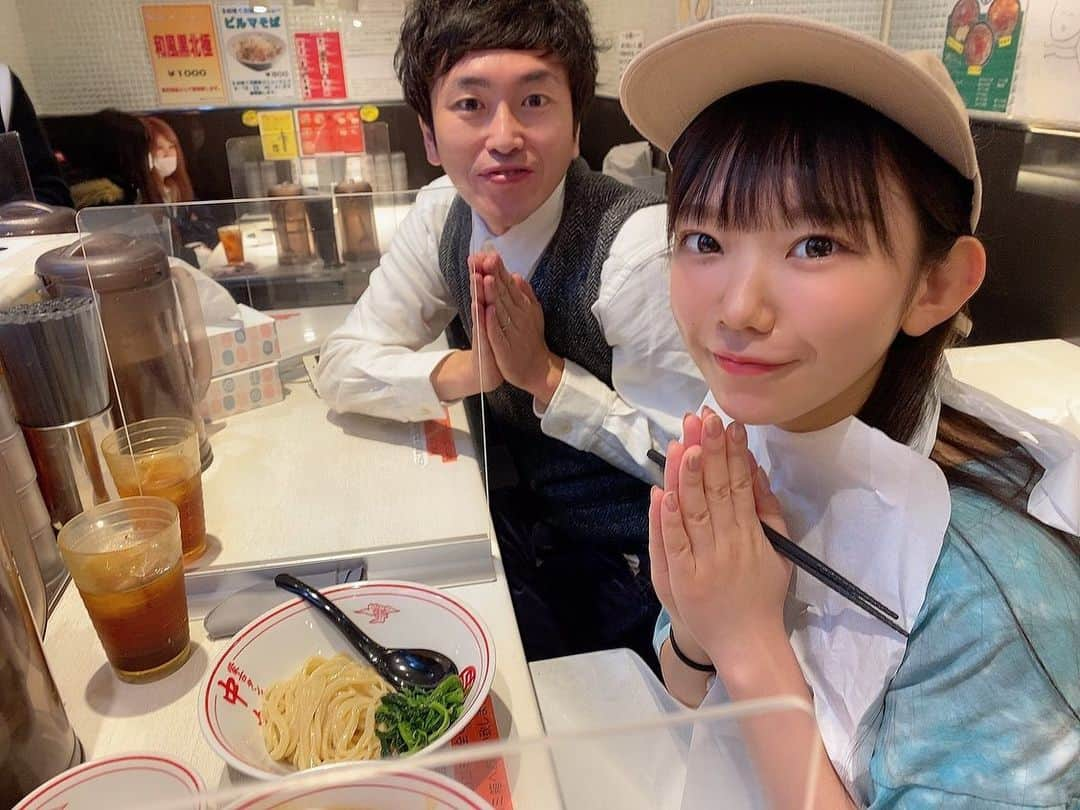 長澤茉里奈さんのインスタグラム写真 - (長澤茉里奈Instagram)「🍜 しずる村上さんに中本ご馳走になりました🥺 voicyという音声コンテンツで、村上さんとたくさんおはなしさせていただいたので、ぜひ聴いてください🐱♥️お仕事についてやら〜ロリについてやら〜楽しかった😂💕💕 #中本 #早くポイント貯めてジャージ交換したい #ごちそうさまでした」11月26日 15時41分 - marinanagasawa1008