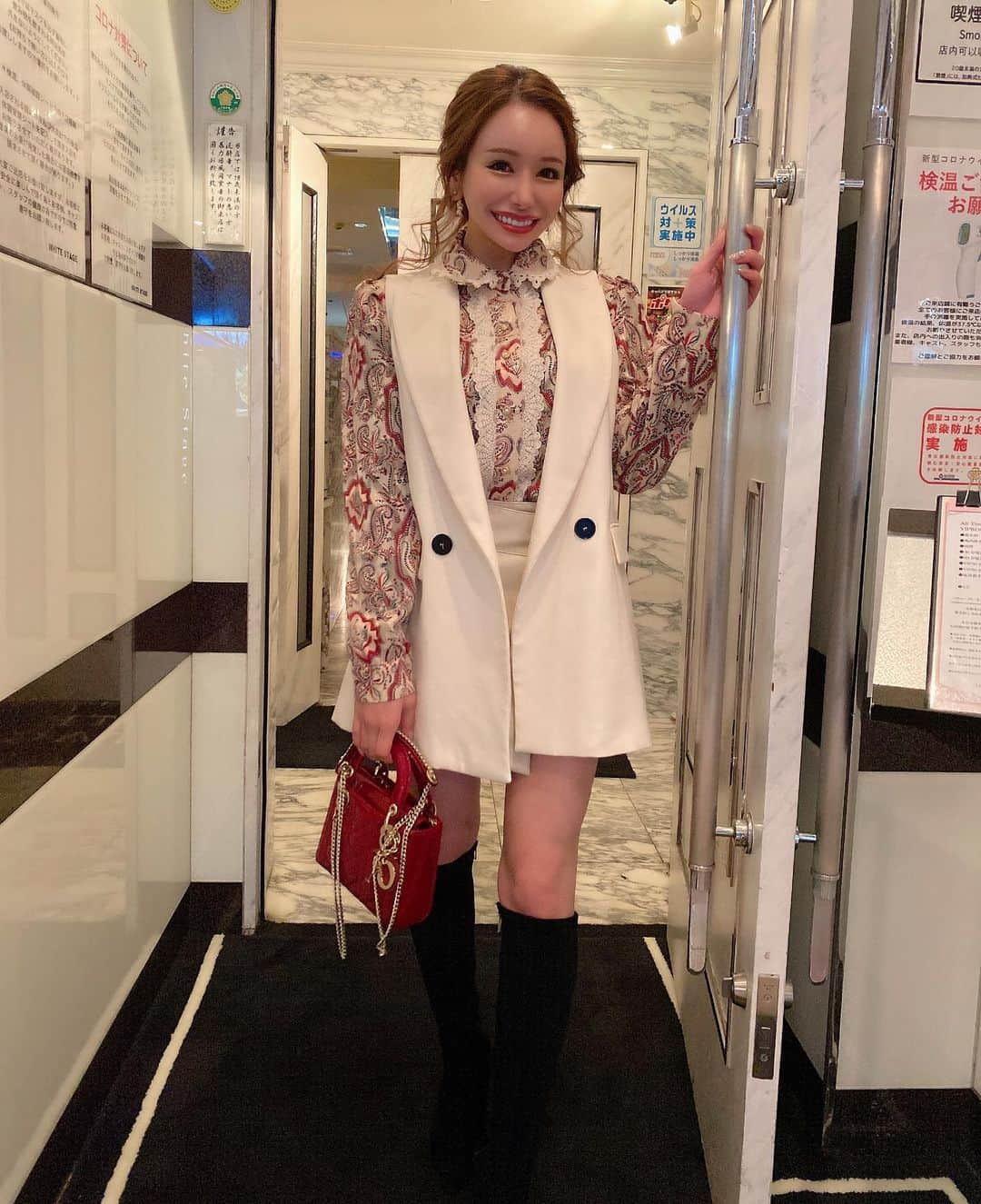 桃瀬りんかさんのインスタグラム写真 - (桃瀬りんかInstagram)「・ この前の私服でごさいます💁‍♀️♥️ ・ ・ ・ #ホワイトステージ#桃瀬梨華#名古屋#キャバクラ#キャバ嬢#私服#私服コーデ#今日のコーデ#ファッション#ファッションコーデ#ファッション好きな人と繋がりたい#ootd#ootdfashion#zara#dior#diorbag#赤#ブーツ#ブーツコーデ#韓国#한국」11月26日 15時55分 - momose_rinka