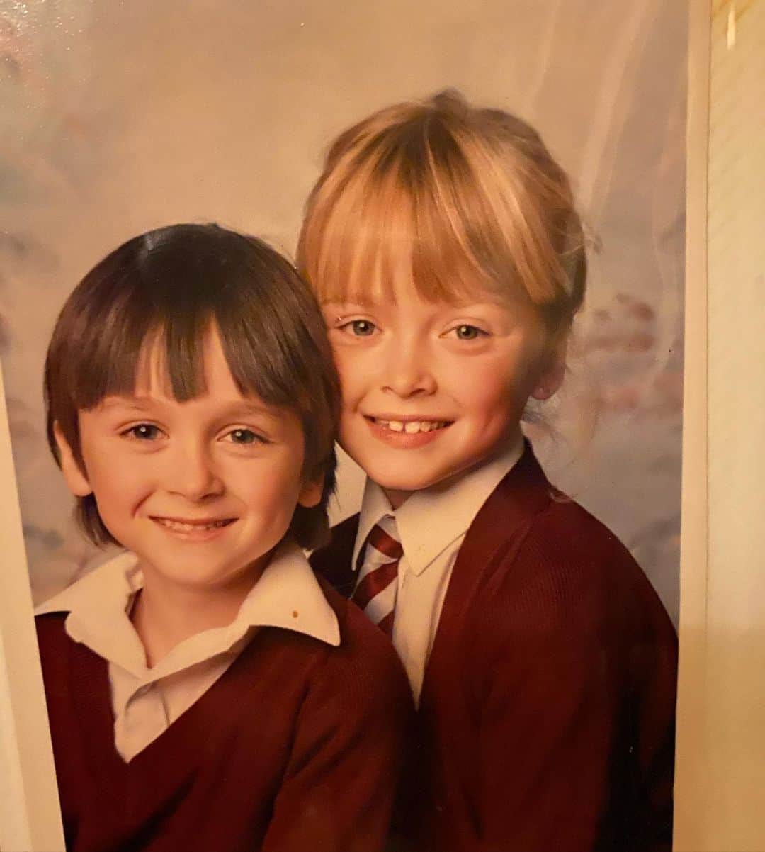 ファーン・コットンのインスタグラム：「Well one thing is for sure....we’ve both got a lot hairier! Happy birthday little brother! Love you Jamie Cotts! 🎂🎂🎂🎂🎂🎂🎂🎂🎂 (ps cool that mum gave us matching fringes eh?)」