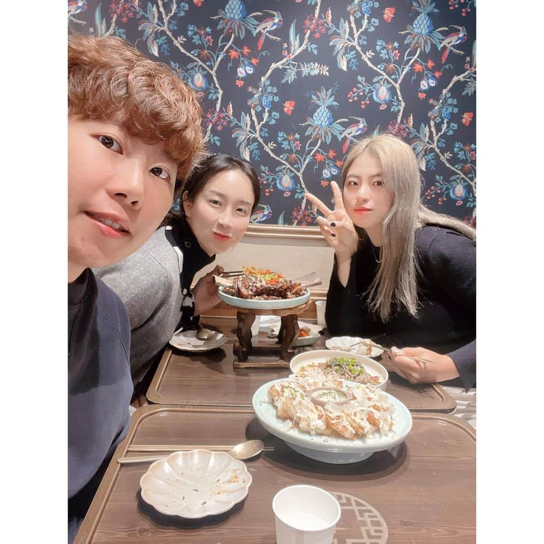 ジョン・ジェウンさんのインスタグラム写真 - (ジョン・ジェウンInstagram)「. 언니 맛있는거 사주는 이쁜넘들🤍 #호족반 #파넬카페」11月26日 15時52分 - jaeeunchung__