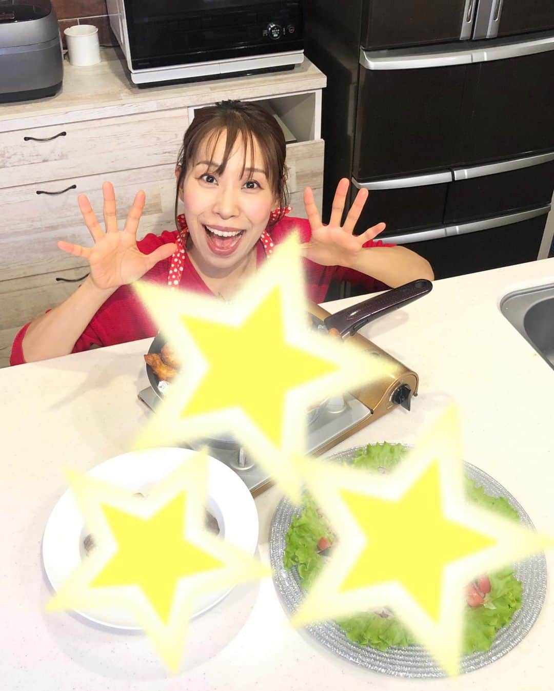 みきママさんのインスタグラム写真 - (みきママInstagram)「【クリスマス料理3品が1時間で作れます！！】  12月にレシピと動画をアップします〜✨✨✨ばえるし、盛り上がります〜🔥🔥🔥  お楽しみに〜🌈🤩🌈  #みきママ　#撮影　#クリスマス #クリスマス料理」11月26日 16時00分 - mikimama_official