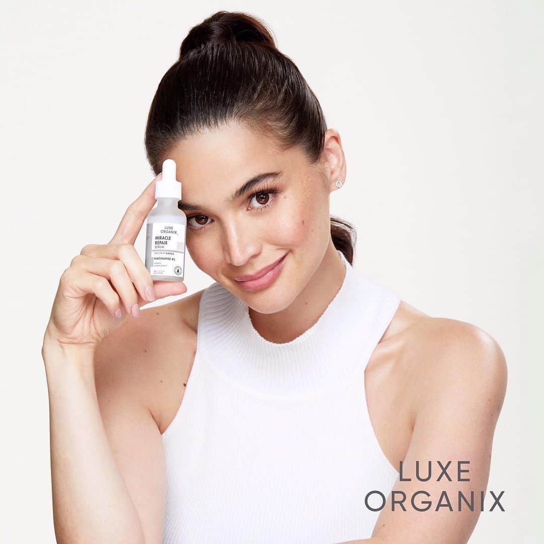 アン・カーティスのインスタグラム：「It’s official! I'm part of the Luxe Organix family. I've been a user of their serums since last year and my personal favorites are the miracle repair and power glow, it really helps with my pores and on keeping the glow even with my sleepless nights. Be sure to try their serums! You can find the perfect the one for you! 🤍 @luxeorganixph #AnneLovesLuxeOrganix #LuxeOrganixPH」