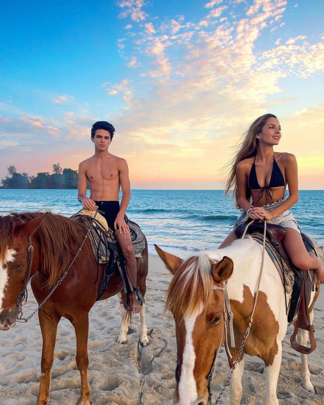 Brent Riveraのインスタグラム：「I’m gonna take my horse to the old town road 🐎😂」