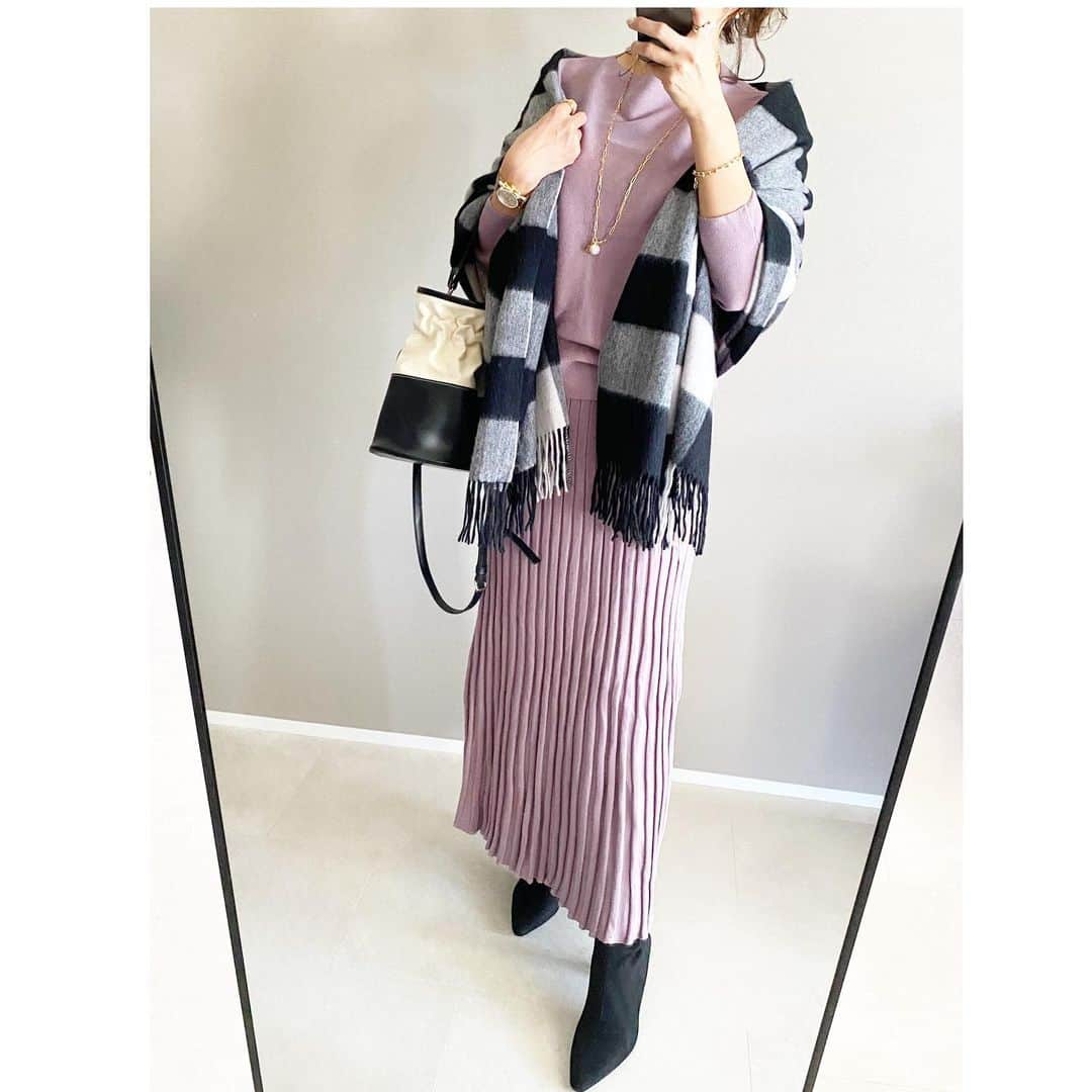 saaaay_kさんのインスタグラム写真 - (saaaay_kInstagram)「2020.11.16 coordinate…♡ この色可愛いーーーー！！ コーデいらずのセットアップです🙆‍♀️ @fifth_store #fifth#フィフス ▷▷▷60%OFFやってましたよ🛒✨ ・ ・  #fashion#instafashion#cordinate#ootd#code#ファッション#コーデ#コーディネート#今日のコーデ#きれいめコーデ#きれいめファッション#大人コーデ#ママコーデ#40代コーデ#40代ファッション#アラフォーコーデ#アラフォーファッション#シンプルコーデ#秋コーデ#冬コーデ#fifthtl#フェミニン#セットアップ#セットアップコーデ#高身長コーデ#ドルマンニットフレアスカートセットアップ」11月26日 16時17分 - saaaay_k