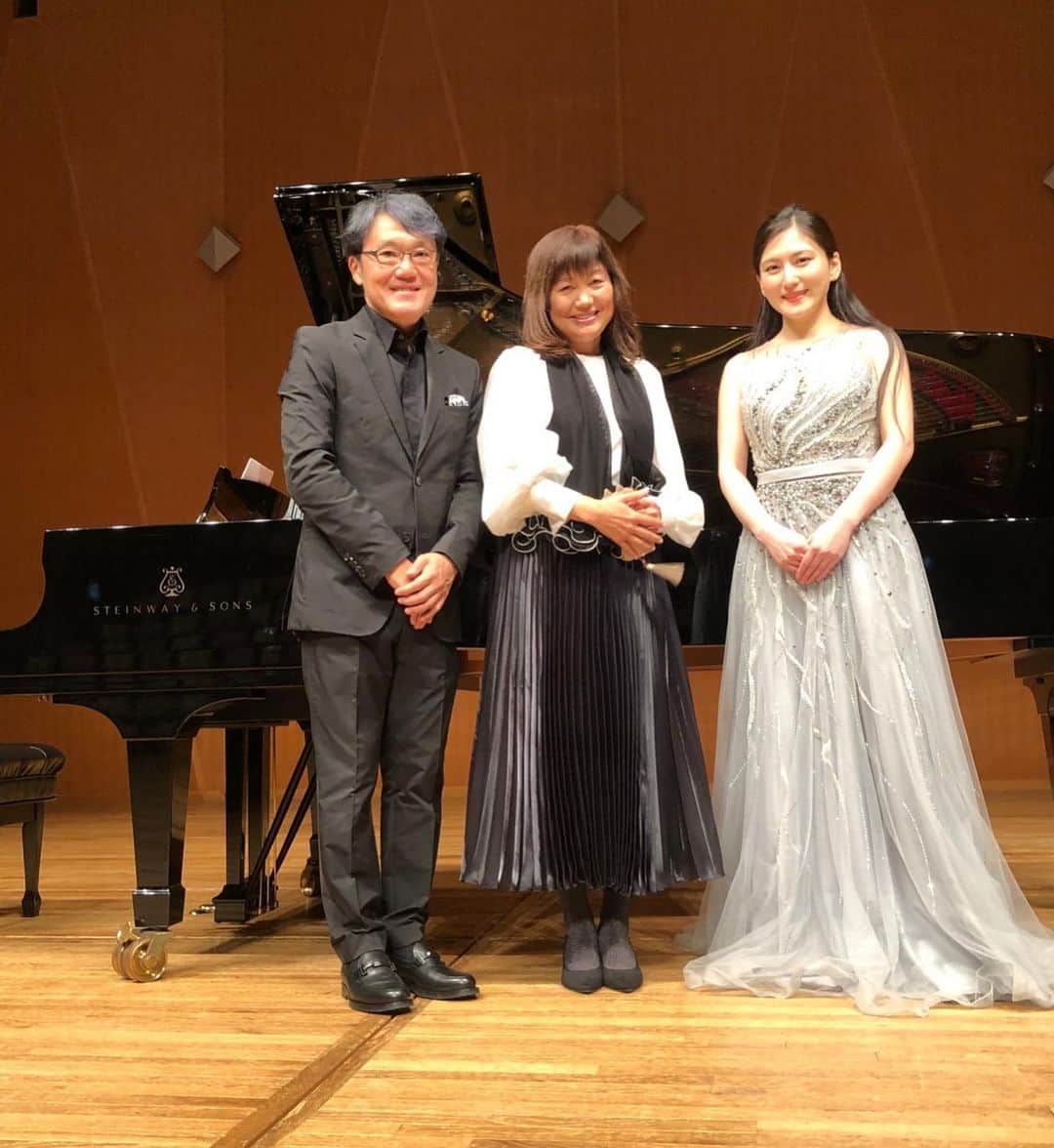 田中彩子さんのインスタグラム写真 - (田中彩子Instagram)「With Great composer #akirasenjyu . what an honor !🌹 千住明さん直々のピアノで、京都府人権ソング収録をしました。 作詞家の鮎川さんもおられ、本当に幸せな時間でした。  世界がひとつの家族のように(作曲：千住明　作詞：鮎川めぐみ)」11月26日 16時19分 - ayakotanaka_instaofficial