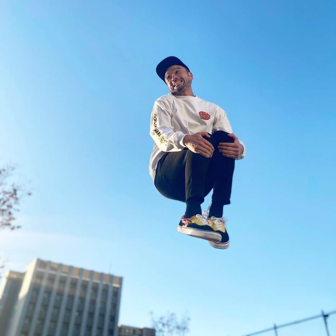 元気☆たつやのインスタグラム：「【空中体育座り】  #ジャンプ #JUMP #体育座り #nicephoto  #元気たつや #streetfashion  #不思議写真 #撮影 #撮影テクニック #followｍe  #followus  #フォロー大歓迎」