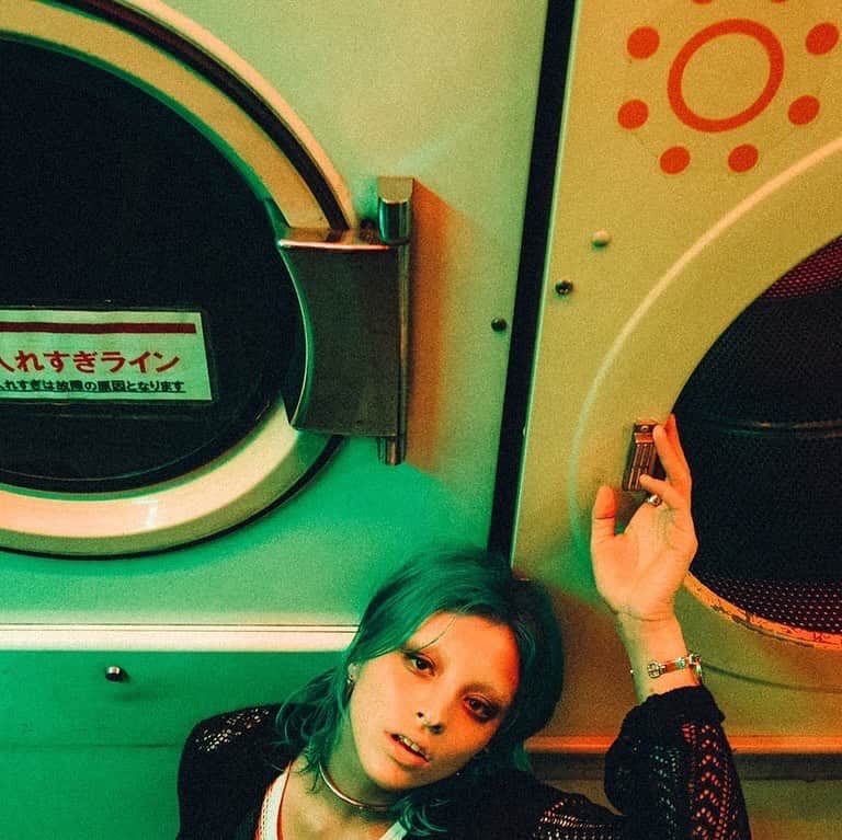 ジャスティンデイビスのインスタグラム：「2020 AW COLLECTION ⠀ “PSYCHOTIC”  酔い痴れる恍惚感 、刺激的で高鳴る胸の鼓動や感情、 快美な別世界へと魅了しジュエリーが誘うサイコティックなストーリー。 ⠀ 新作コレクションは全国直営店、オンラインストアにて発売中。 ⠀  #justindavis」