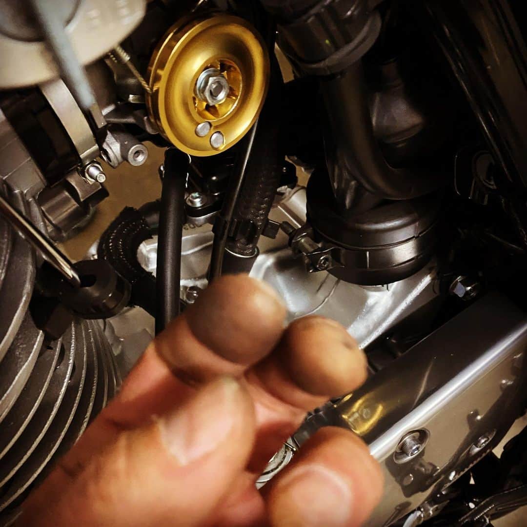 浅田信一のインスタグラム：「バイクいじり🏍⚙✨」