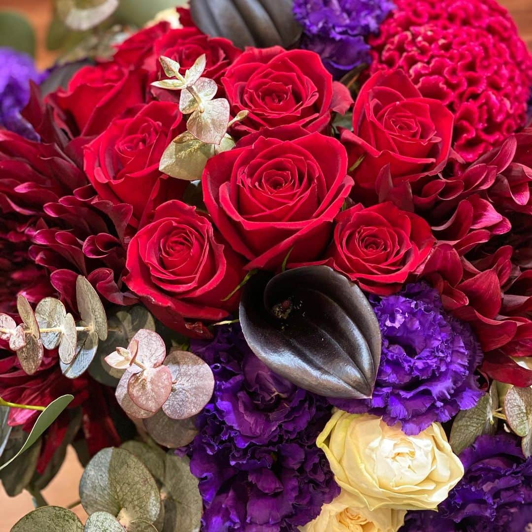 鶴見辰吾さんのインスタグラム写真 - (鶴見辰吾Instagram)「誕生日に贈る花を初めてのお店で買ったら、とても良かった。#バランスフラワーショップ」11月26日 16時50分 - shingo.tsurumi