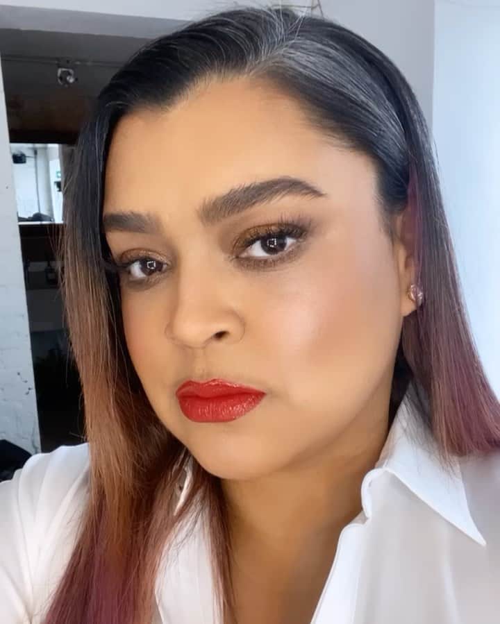 Preta Gilのインスタグラム：「Me achei linda postei !!!Job de hoje com  Make e hair by @krisna para @fhits !!!!!! #pretasendopreta」