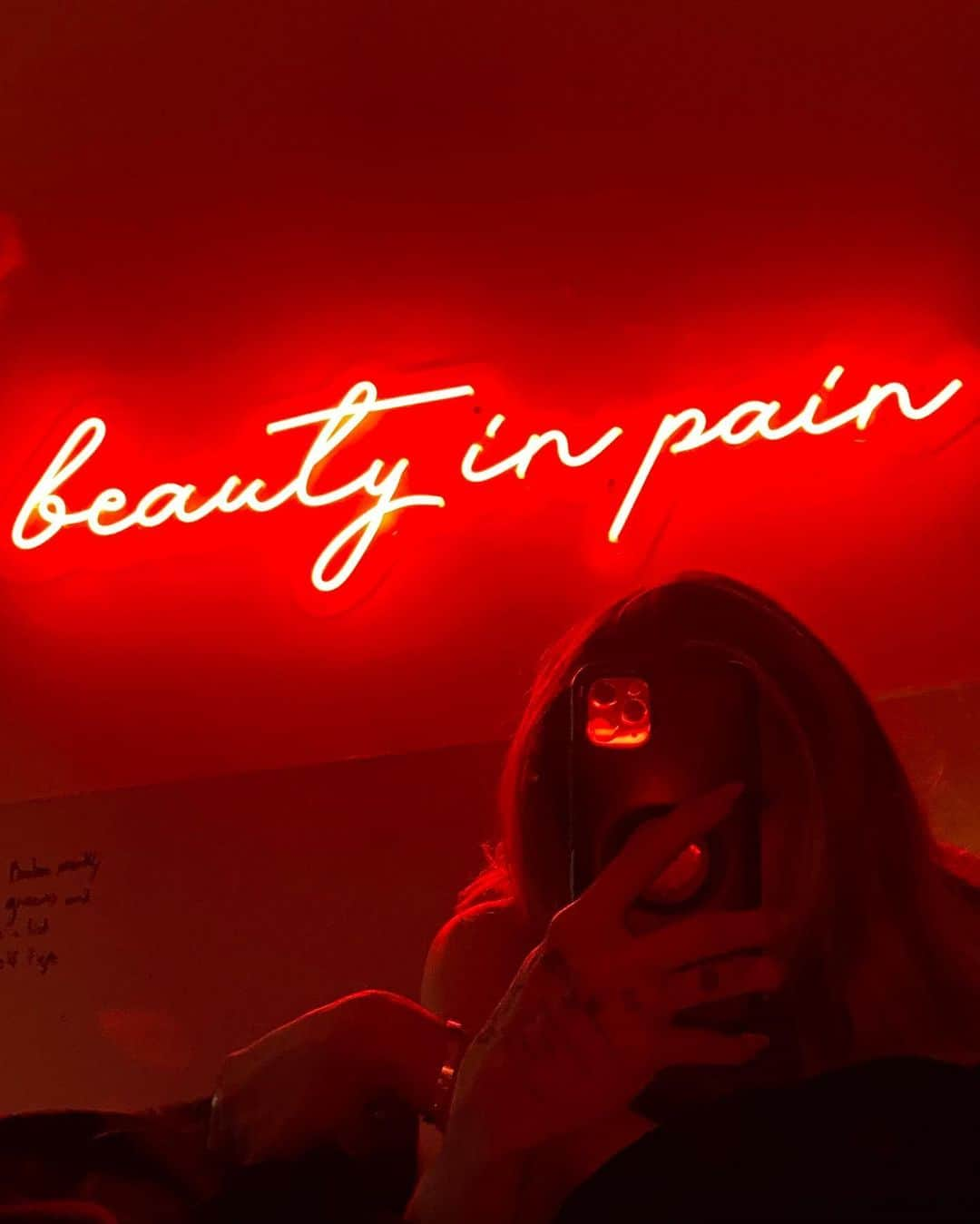 チャーリー・ジョーダンさんのインスタグラム写真 - (チャーリー・ジョーダンInstagram)「Beauty in Pain 🥀 @elitist hooking it up w my vibe, I live by my saying ✌🏼」11月26日 8時12分 - charlyjordan