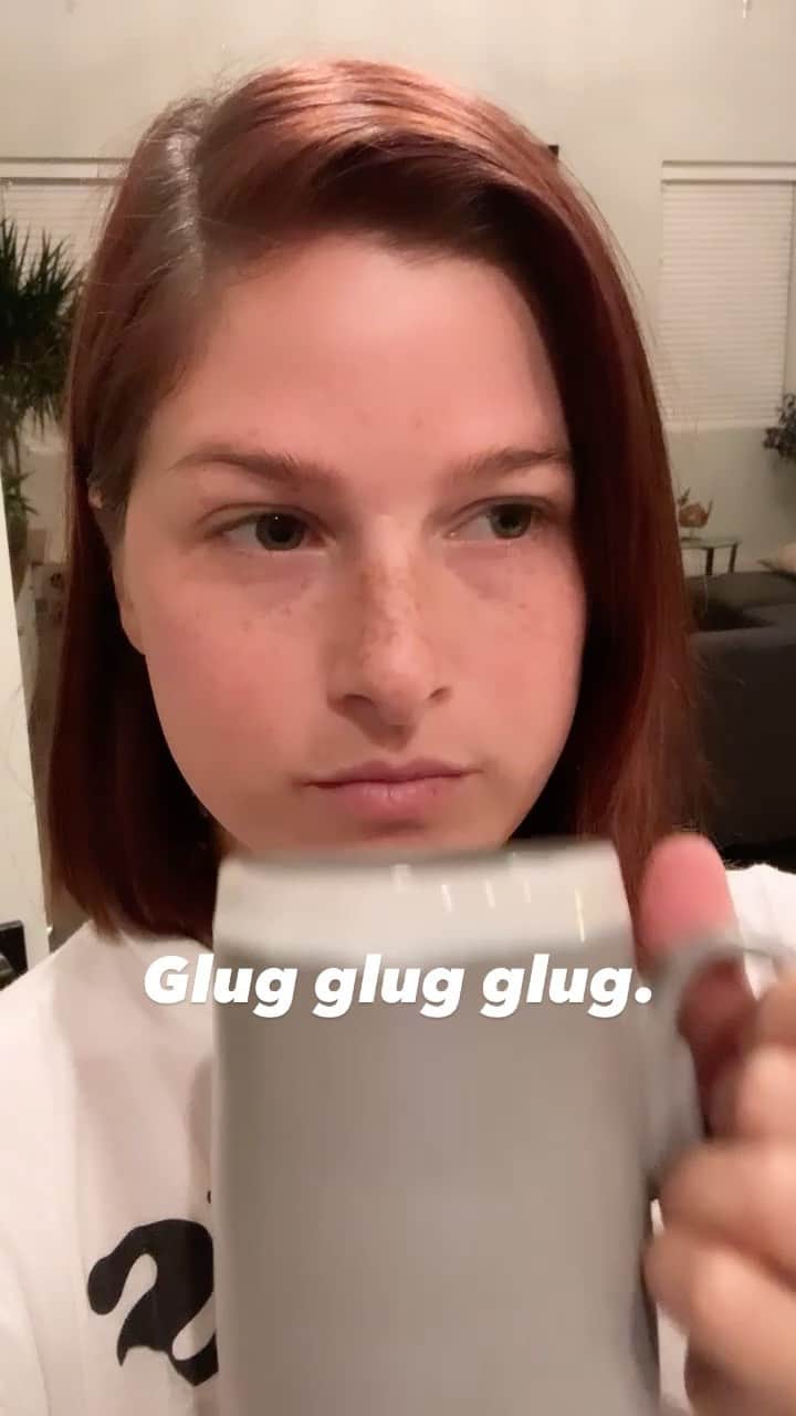 キャサディー・ポープのインスタグラム：「Hey I made a real reel of me making mulled wine! Isn’t that exciting?! 🤓」