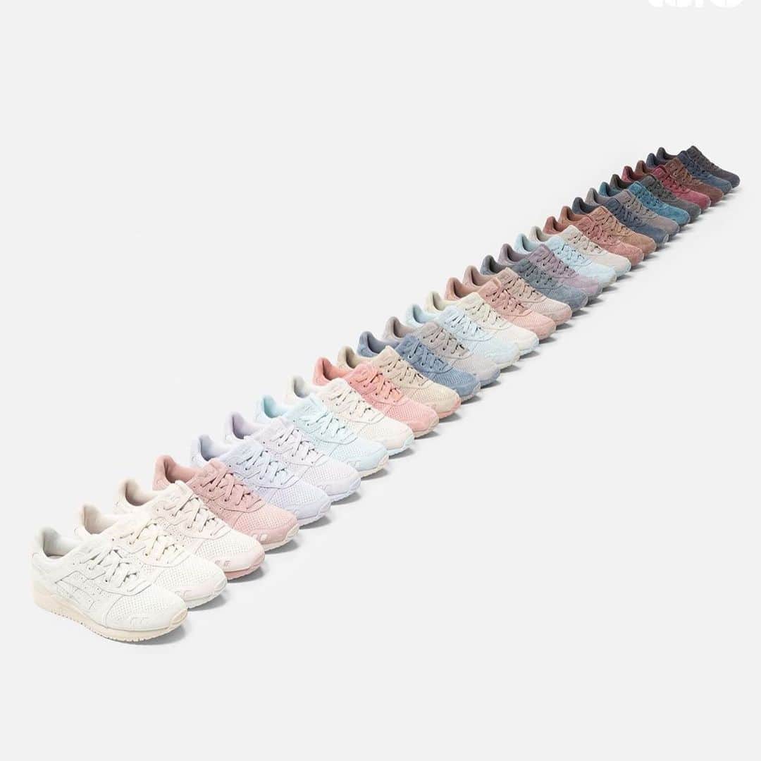 HYPEBEASTさんのインスタグラム写真 - (HYPEBEASTInstagram)「@hypebeastkicks: @ronniefieg has unveiled his @kith x @asics “The Palette” Capsule featuring 30 pairs of the GEL-Lyte III. The assortment moniker was directly inspired by the set of primary color schemes Fieg implements when crafting his collections for KITH. Style-wise, the uppers on each offering are presented with premium pigskin suedes and come packaged down below with a contrasting tonal sole unit. The color spectrum brought to the table here ranges from the collection’s “Chalk” colorway which is the lightest of the bunch to a “Dusty Mauve” variation. Look for all 30 pairs to launch at KITH on November 27 for $180 USD. Photo: KITH」11月26日 8時14分 - hypebeast