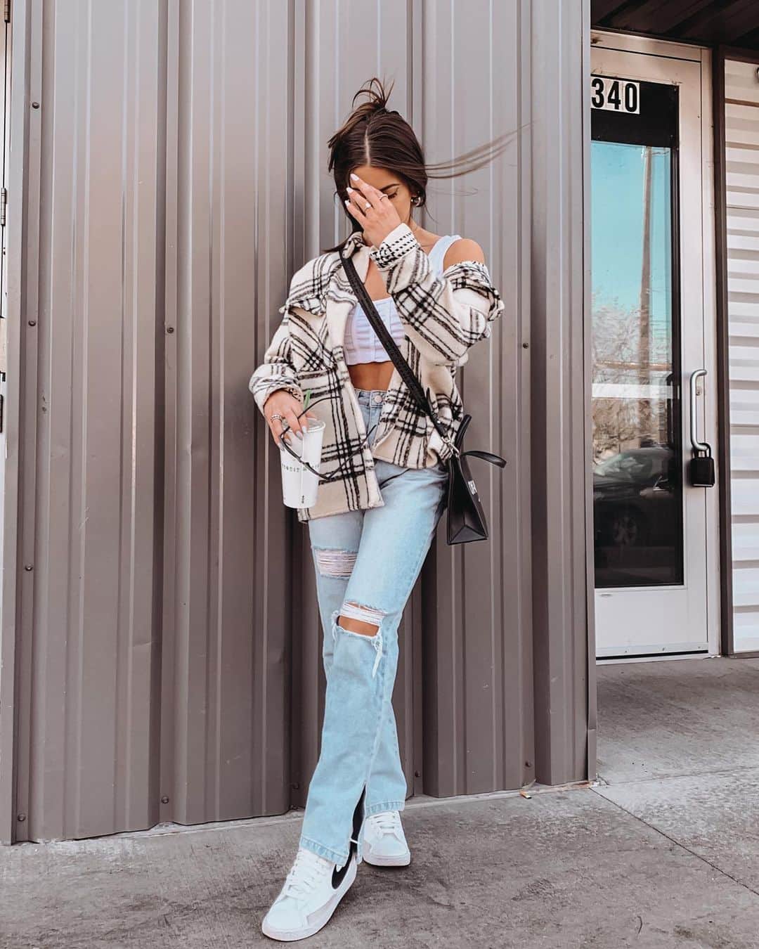 のインスタグラム：「Hiii! So I had posted a couple days ago about wanting to buy from some of your small businesses and make a lil video (kinda like a gift guide type of thing) out of the things I tried out!⁣⁣ ⁣⁣ I got tons of amazing responses BUT I wanted to also make a post where you can publicly share your (or someone you love’s) business so that other people can check the comments and hopefully show some support too! So comment down below if you or someone you love has a small business ☺️🙌🏻⁣⁣ ⁣⁣ Also, @92nailsx is having a Black Friday sale going on now until Saturday at noon MT. Everything is 20% off with free US shipping over $50 🥳 Thank you guys for the love you’ve shown on this new endeavor, it means more than you’ll ever know 🥰❤️⁣ ⁣ Outfit:⁣ Jacket, top & jeans are Missguided⁣ Shoes are Nike blazer mid 77⁣」