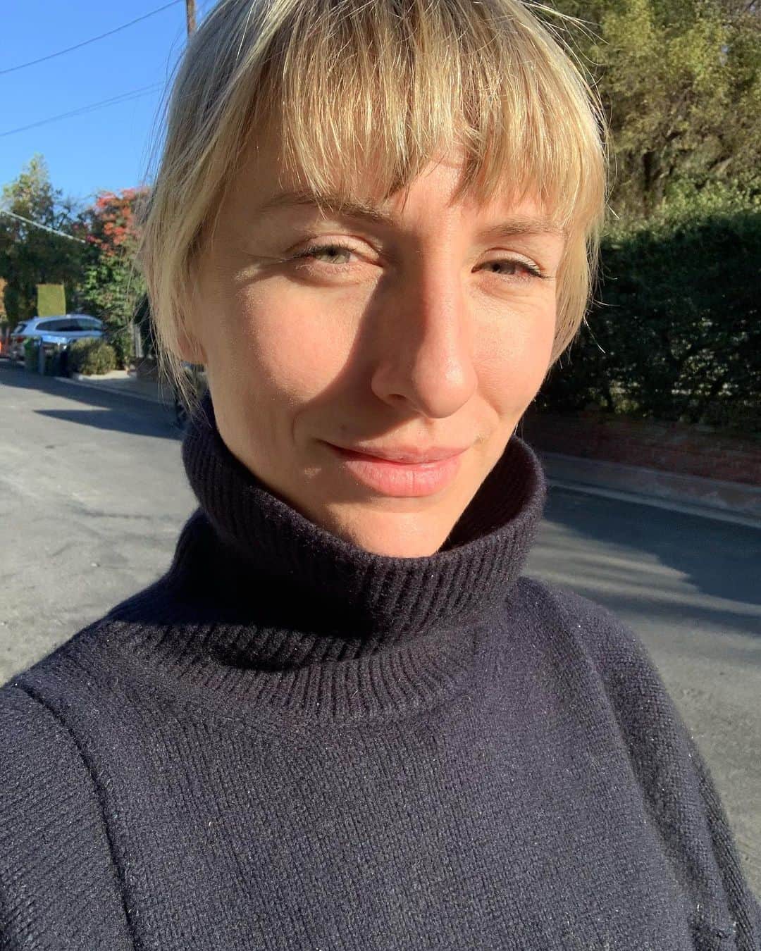 ミッキー・サムナーのインスタグラム：「California Sun in my eyes &  it feels so good to be home LA ☀️😎♥️」