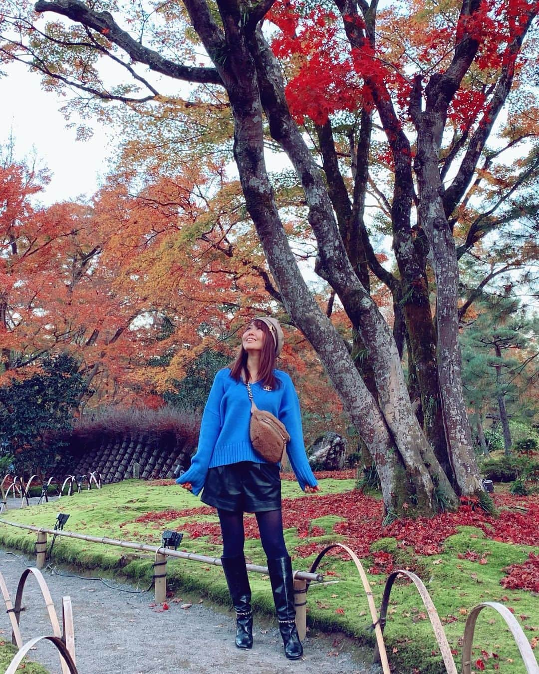 ikuさんのインスタグラム写真 - (ikuInstagram)「おはよーございます♡ ・ 京都嵐山  #宝厳院  ピークは過ぎてたと思うけど落ち葉が綺麗だった～🍁 気付けば落ち葉ばっかり撮ってた笑 またそれも載せるね🍁 アフタヌーンティーメインで嵐山行って、次いでに寄ったからもう夕方だったの😅青空だったらもっと綺麗だっただろうな🍁 ・ knit  @tomorrowland_womens  new✨ pants  #ZARA bag  @maxmara  new✨ ・ ・ #京都#嵐山#嵐山観光#夕暮れ時#紅葉#紅葉狩り#景色#紅葉絨毯#綺麗だった#落ち葉#Kyoto#happy」11月26日 8時22分 - cheriee515