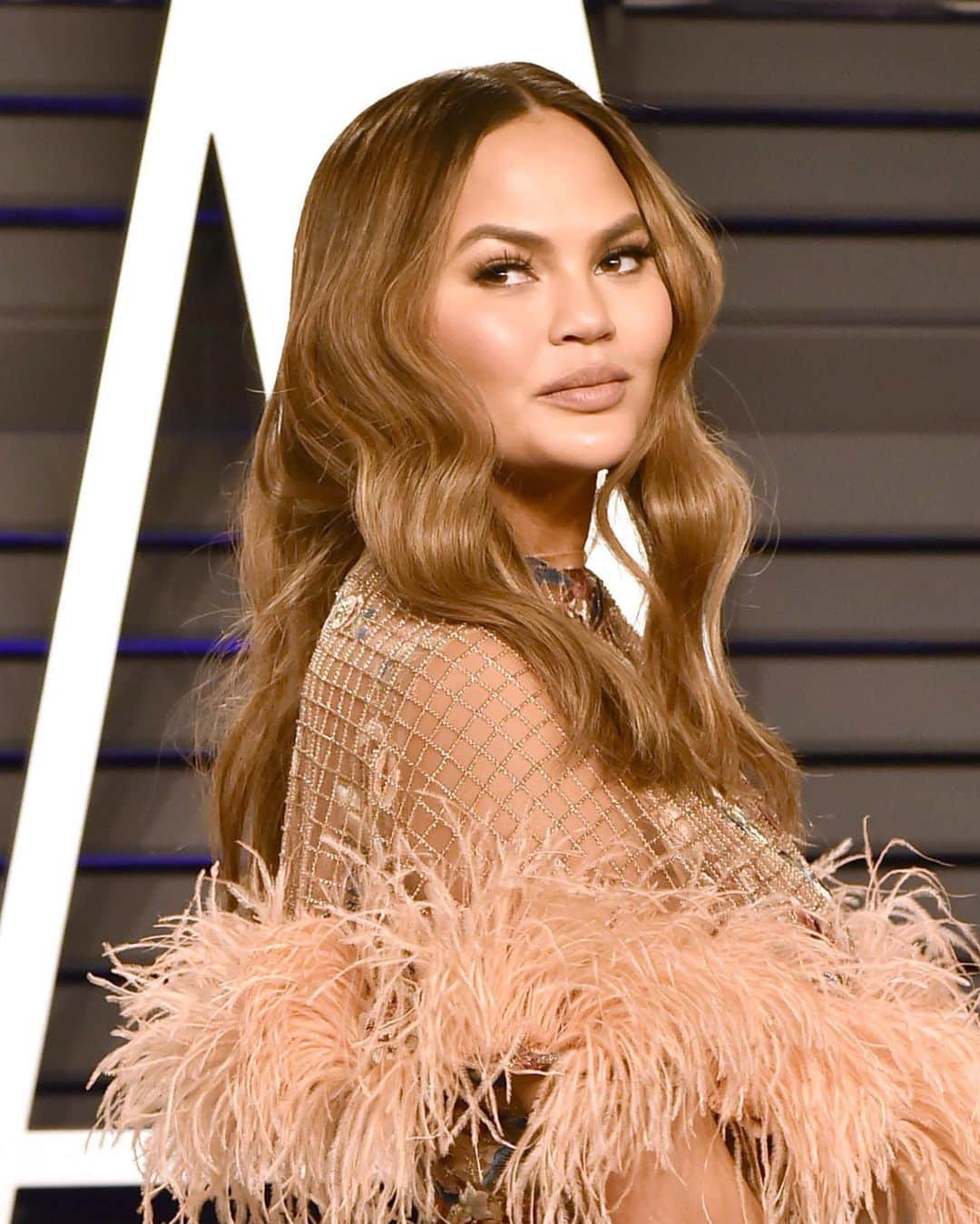 E! Onlineさんのインスタグラム写真 - (E! OnlineInstagram)「Chrissy Teigen is fiercely coming to Meghan Markle's defense after one Twitter user criticized her personal essay about her miscarriage. She explicitly calls him out at the link in our bio. (📷: Getty)」11月26日 8時31分 - enews