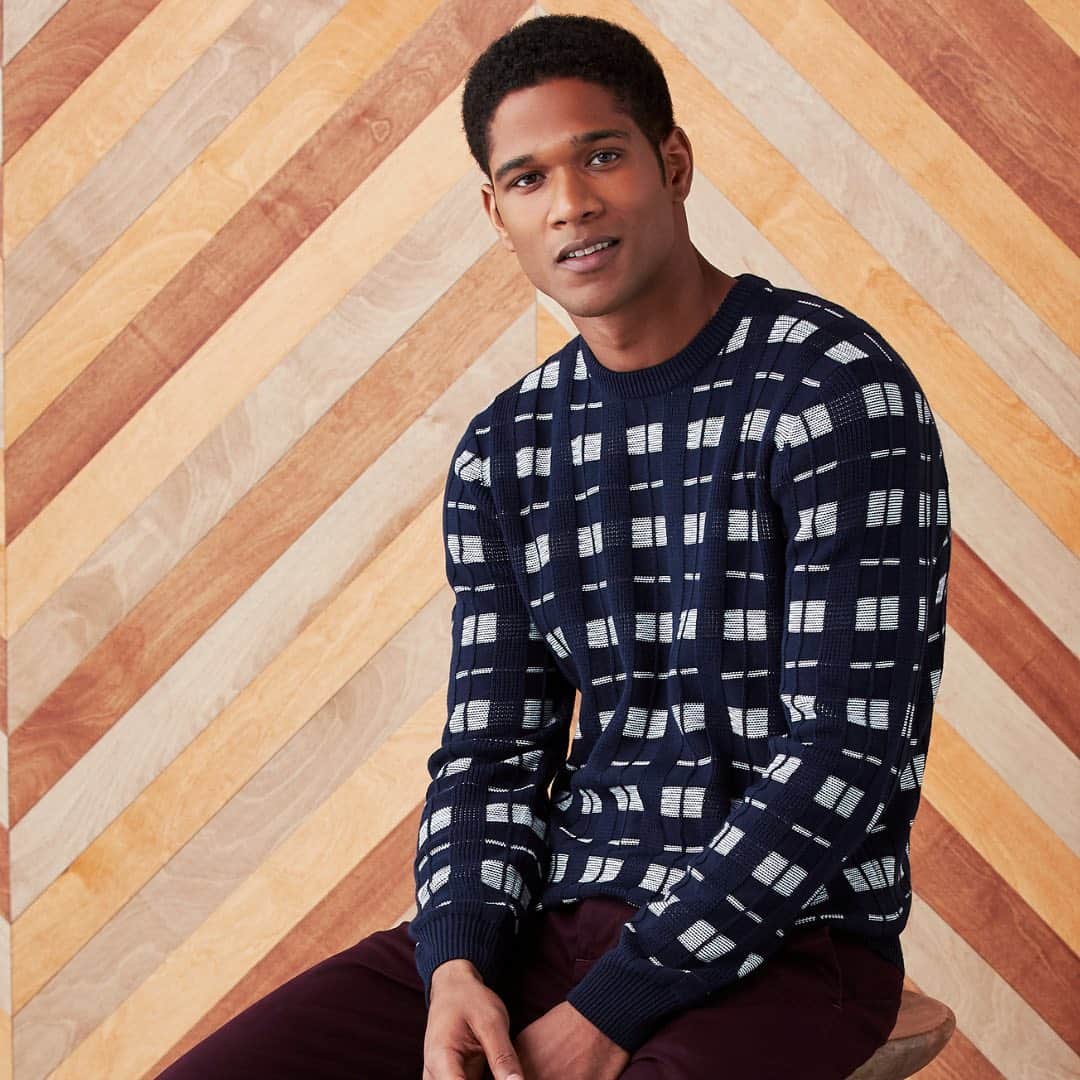 ペリーエリスのインスタグラム：「Upgrade your everyday casual style with new season sweaters. Soft and breathable for extra added comfort.  #LifeReadySince1976」