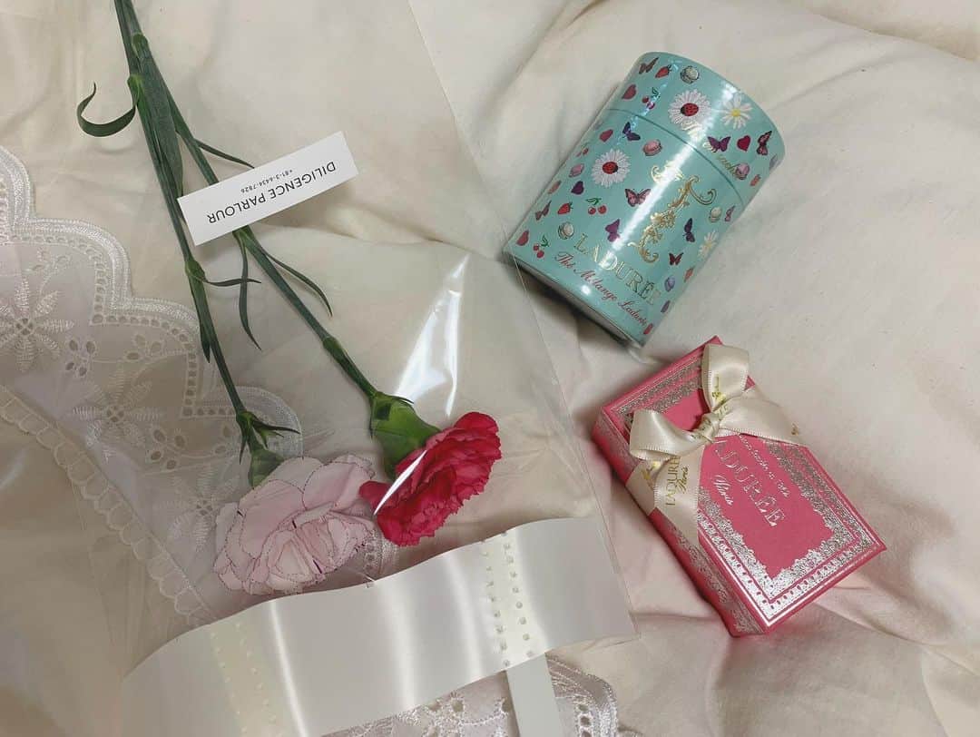 Laraのインスタグラム：「🥰💭💝#laduree#macaron#tea#kawaii#flower#sweets#yummy#love#teatime」