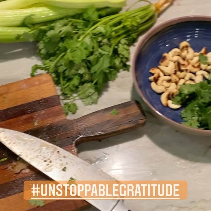 Bethany Hamiltonのインスタグラム：「#unstoppablegratitude for our daily food. You all in on our challenge?! Of all challenges this is a epic one that will only bring good into our life and the world around us!!! And focusing on gratitude can truly change the course of our life!   We are foodies and we love to make up nutritious and delicious meals together! But I acknowledge many do not have food today and it’s incredibly sad to think of. According to some of my google searches-  approximately 8 million people (please go and check these numbers) die a year from starvation and with the economic shutdown its estimated to be double that this year and maybe next year.... Sometimes I wake up in the night and have that overwhelming feeling of just sadness for the suffering so many people are facing. Today and everyday is a time to acknowledge the gift of food and sooo much more. Our family gives thanks God every day for our provisions🙏🏽😌  WHAT ARE YOU GRATEFUL FOR today?!」