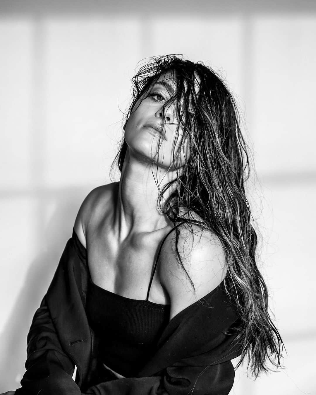 ケイトリン・ホワイエクのインスタグラム：「Should probably invest in a hairbrush... . . . 📷 the amazing @rosalieanne_photographe」