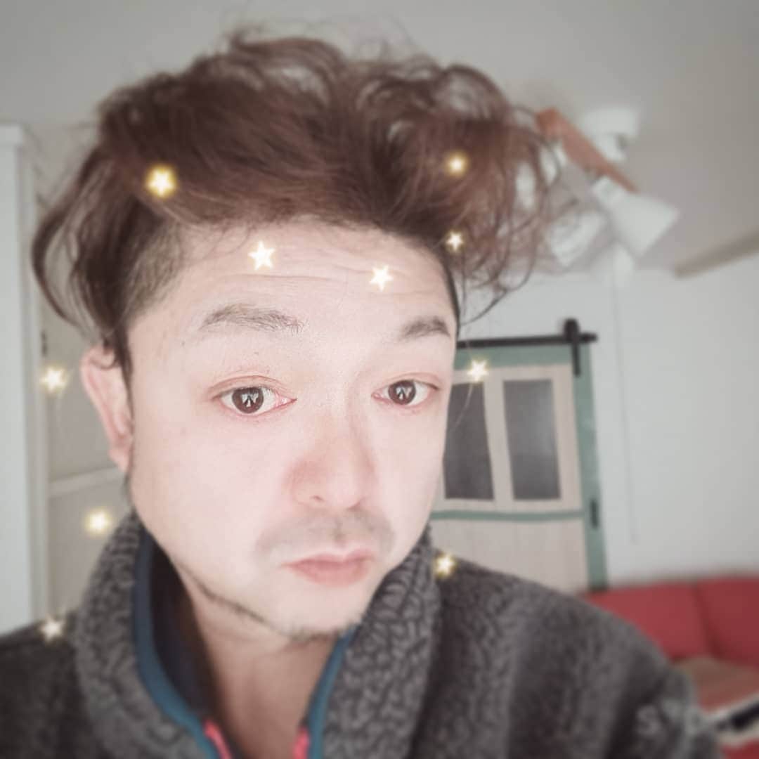 松本隆博のインスタグラム：「。 みなおはー 体力そこそこ復帰！ よく寝たわー(˙◁˙) 今日は1126いい風呂の日 …なのに移動する足がなく、 自宅風呂にしまふ(~_~)。 明日から旅立つ準備する。 らららー  ～人生遊歩道～」