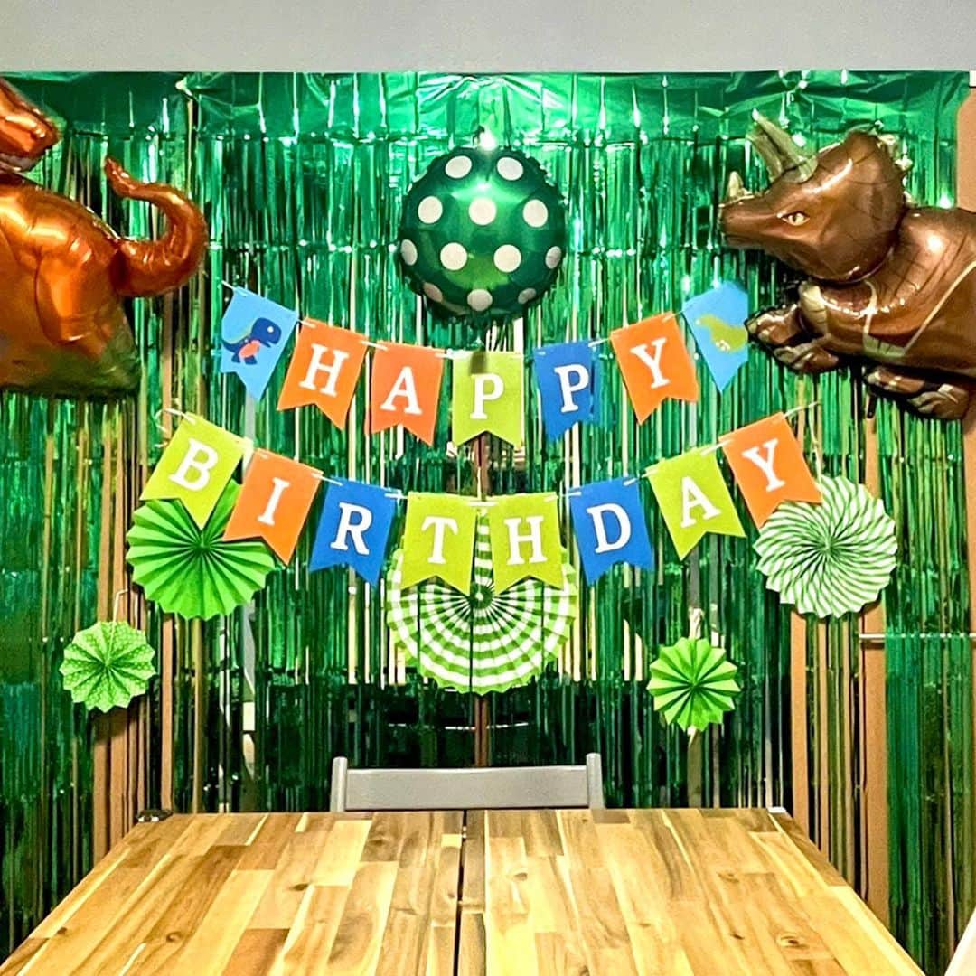 金井貢史さんのインスタグラム写真 - (金井貢史Instagram)「昨日は二男の誕生日！！ 4歳、おめでとう🎉 #二男　#4歳　#誕生日　#おめでとう　#カネプレゼントありがとう　#金井家の元気印　#もっとパパママほお話を聞きましょう #パパも貴方の成長に負けない様に頑張るよ　#」11月26日 9時12分 - kanai_takashi_13