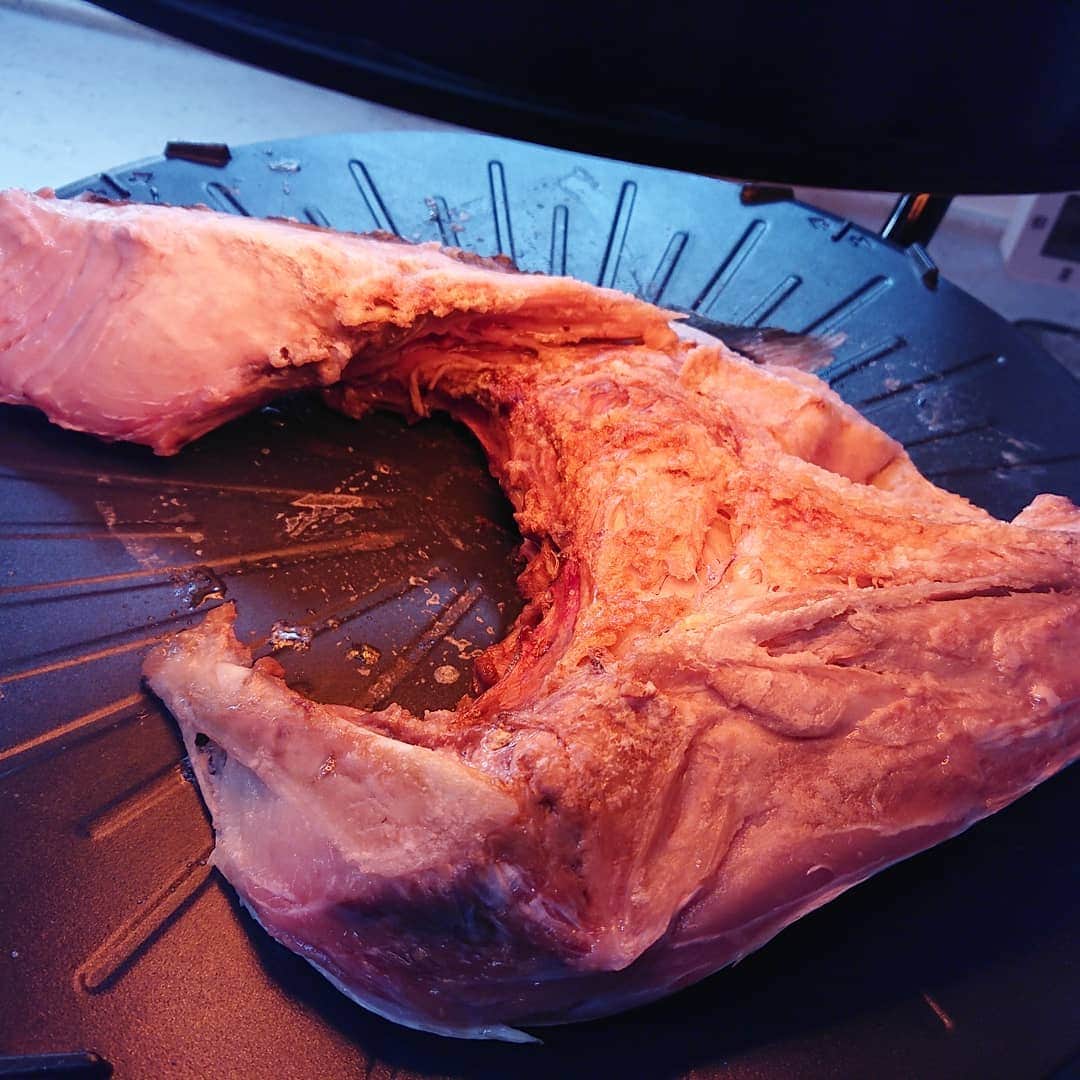 コーキTVさんのインスタグラム写真 - (コーキTVInstagram)「ヒラマサのカマ1.3Kgの塩焼き✨溢れ出る脂🐟大好きなカマが食べても食べても無くならない幸せ😆 #ヒラマサ #塩焼き」11月26日 9時35分 - koki_tv1018