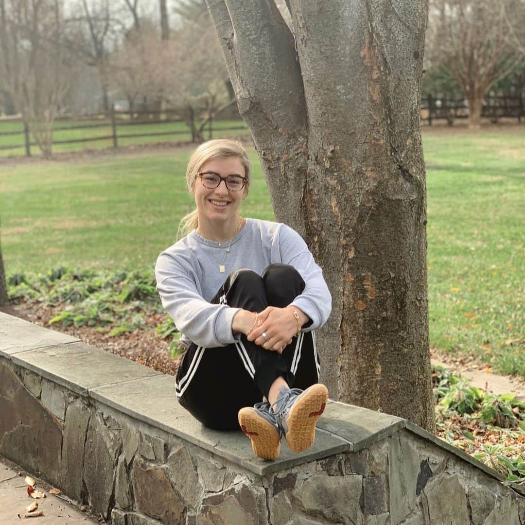 ヘレン・マロウリスのインスタグラム：「Warming up to winter in my #merinowool @vivobarefoot shoes. These are just as minimalist as their trainers but they also have built in warmth and comfort with the merino wool. Perfect for the upcoming winter ❄️ 🏃🏼‍♀️⁣ ⁣ ⁣ Also, 24 billion pairs of shoes are produced each year, with 90% ending up landfill. Much of these occurs over Black Friday. ⁣ ⁣ Vivobarefoot recently launched ReVivo, becoming the first shoe brand in the world to launch a re-commerce platform. ReVivo takes old, return and worn Vivobarefoot shoes, repairs and refurbishes them so that they can be resold, taking a step to reducing the number of shoes that end up in landfill.⁣ ⁣ ⁣ Check out their collection. You can also get 10% off with code: AJBARE10 ⁣. Have you guys ever worn minimalist training shoes before? If so, how did you like them?  ⁣ ⁣ ⁣ ⁣hair: @alaniishairstudio  #minimalist #minimalistshoes #vivobarefoot #vivooutsiders #myvivos #andyjackson549 #winter #blakcfriday #shopping #holiday #giftideas #shoes #sneakers #training #olympics #wrestling」