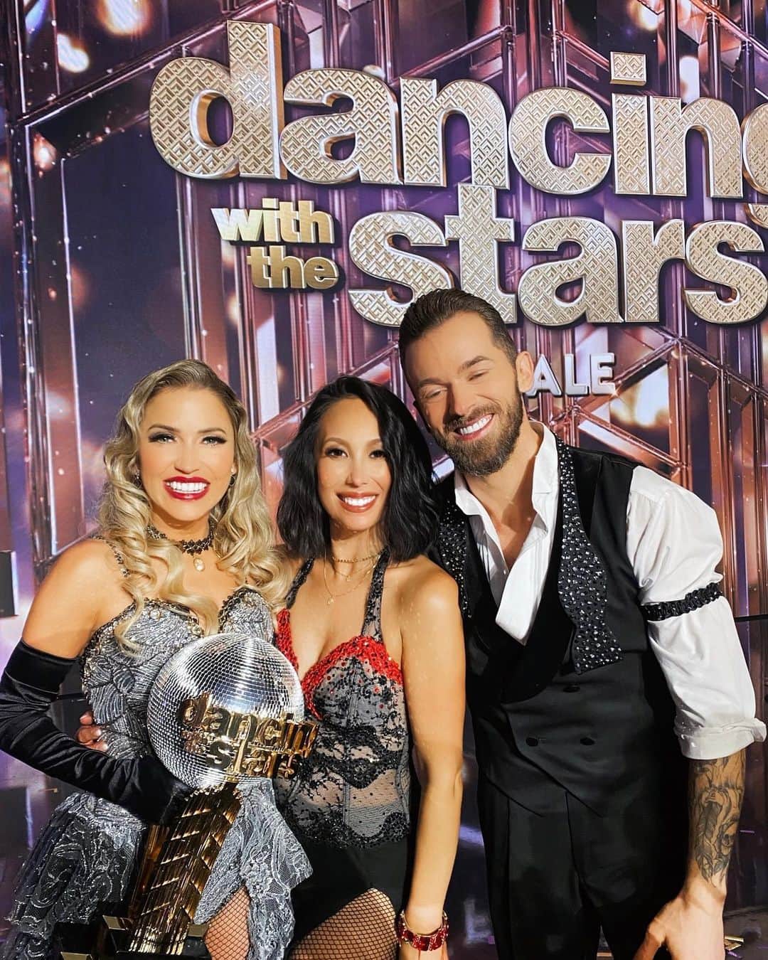 シェリル・バークさんのインスタグラム写真 - (シェリル・バークInstagram)「Huge congratulations to Kaitlyn and Artem for taking home the #DWTS mirrorball this season! Kaitlyn, it has been an honor to watch you grow as a dancer over the past few months and though it was from a distance, it was a pleasure getting to know you and to have been a part of your amazing freestyle.   Artem, where do I start? Well I guess I can say I’ve known you the longest and that you and I have so much history together. From when we lived in the Bay Area about two decades ago when you came from Moscow until now. I can’t say this about many people in my life but the fact that we can still call each other friends to this day, even if both of our lives have changed dramatically, is quite special. No matter where we are in the world or however many decades have gone by, Artem, more importantly, YOU haven’t changed one bit. When people/fans ask me about you, I have nothing but great things to say. The one personality trait that hasn’t gone away and what I love most about you is how humble and patient you are and have always been.   They say that the smartest and most intelligent people are the ones who step back and observe whatever unfolds in front of them. Artem, I am beyond proud of you, your accomplishments, and now your new family that you’ve created with the gorgeous, @thenikkibella. I can’t even put into words how proud I am of you. It has been awesome to have been able to witness your journey and finally, if anyone deserves that mirrorball trophy, as I said to @deena_katz during the finale, it’s YOU! Enjoy this moment and I’m sending you SO much love my friend! I’ll see you in the Bay soon. ❤️」11月26日 10時01分 - cherylburke