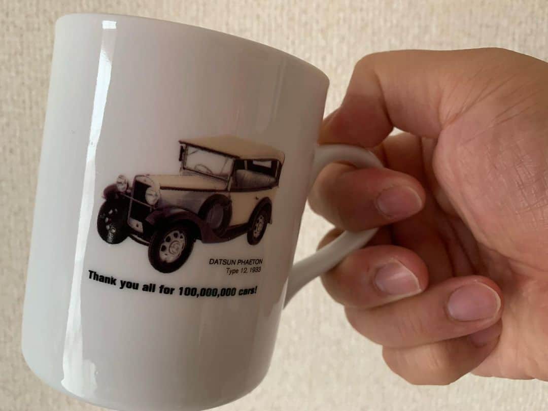 ゴリ山田カバ男さんのインスタグラム写真 - (ゴリ山田カバ男Instagram)「今日の朝コーヒーマグカップは  NISSANの…車の…やつ。  うん。可愛いね！」11月26日 10時09分 - goriyamadakabao