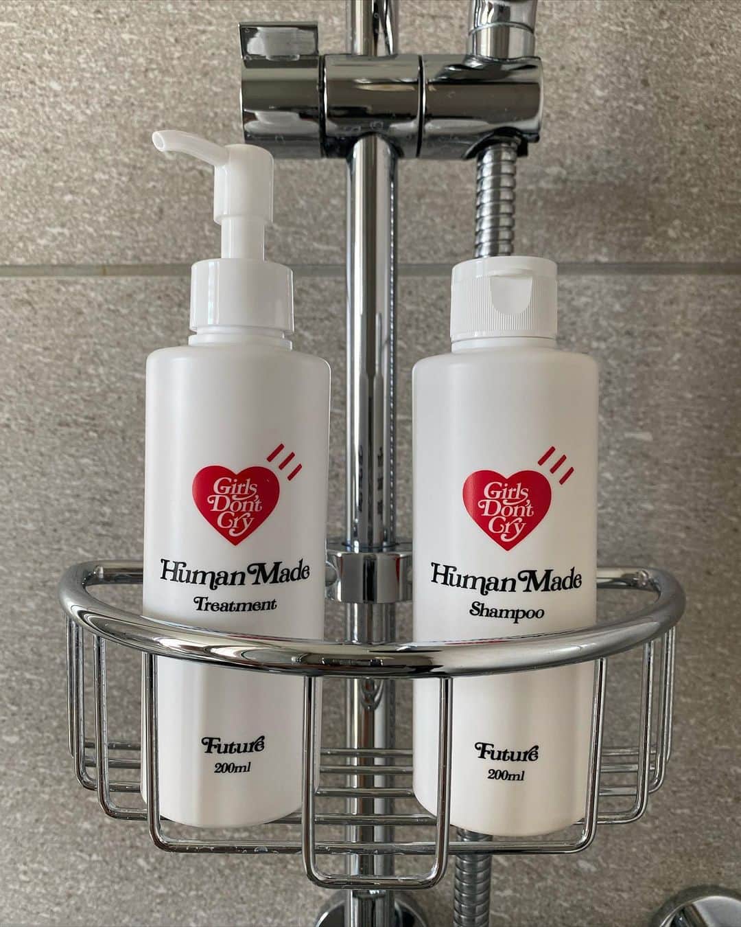 NIGOのインスタグラム：「HUMAN MADE Shampoo & Treatment "Future" Limited edition bottle ❤️彡」