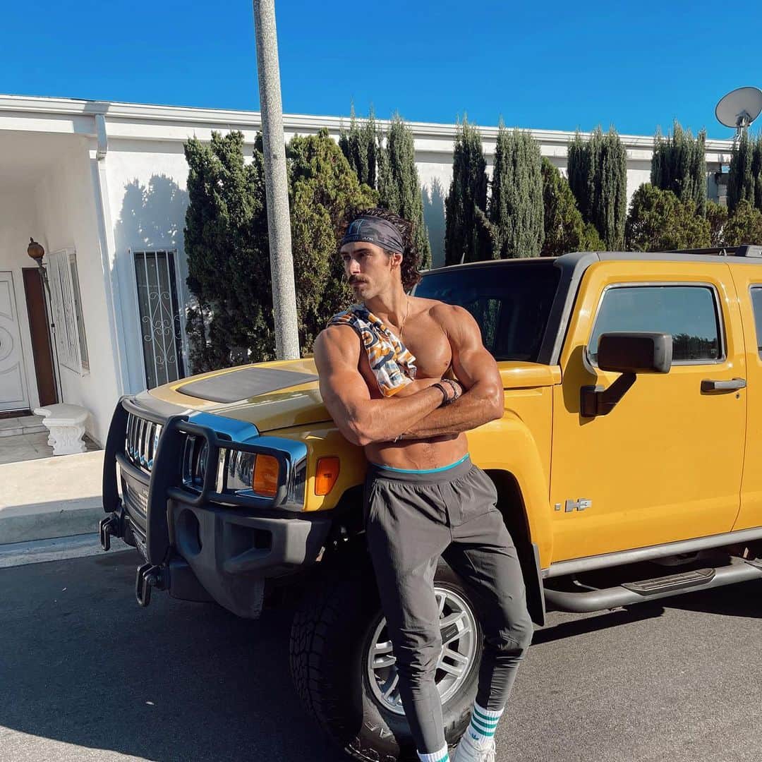 Steven Kellyのインスタグラム：「Don’t touch nothing, sit in the car」