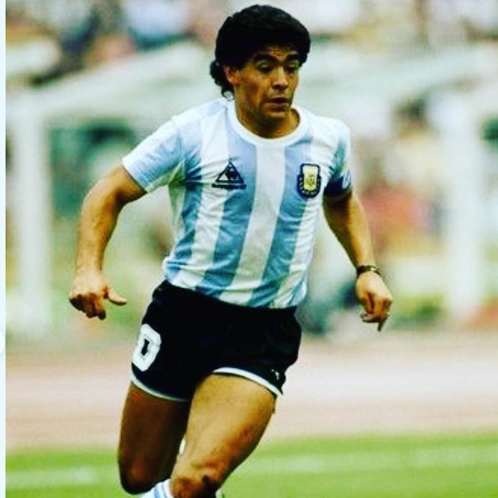 椎名桔平さんのインスタグラム写真 - (椎名桔平Instagram)「#diegomaradona #マラドーナ#10  “凄い選手“という言葉では足りない。 サッカー史上1番の衝撃を世界中に与えた選手だろう。 皆んなが憧れた永遠の10番、、、 R.I.P.」11月26日 10時46分 - kippeishiina