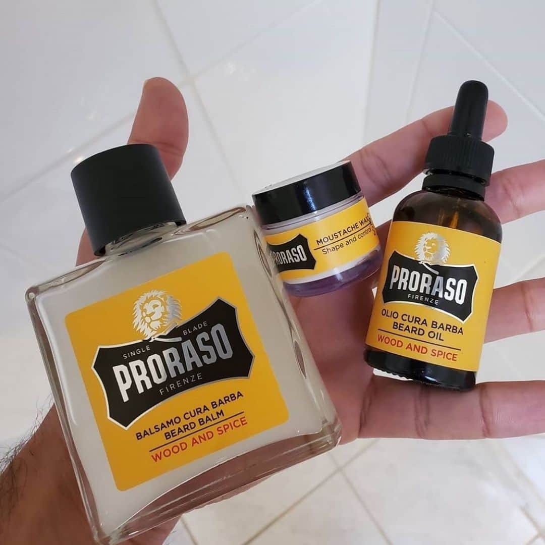 Proraso Japanのインスタグラム：「アロマとしても評価の高いウッド&スパイスの香りが人気のシリーズ。 毎日のシェービングを一段上のランクへ。 . . Repost from @prorasousa . . #proraso #prorasousa #prorasofirenze #シェービングクリーム #シェービング #ProShave #Italian #ItalianShave #イタリア製 #バーバースタイル #バーバーショップ #髭脱毛 #メンズスタイル #シェービングフォーム #Barber #メンズヘアスタイル #ヒゲ男子 #ヒゲ #BarberShop #ヒゲ脱毛 #メンズヘア #シェービングエステ #おしゃれさんと繋がりたい」