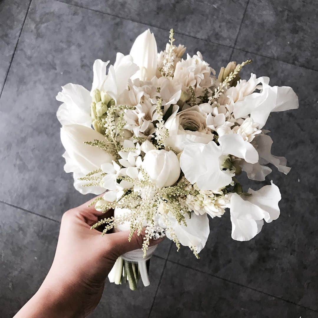 Florist.janeさんのインスタグラム写真 - (Florist.janeInstagram)「#블루밍스완 #웨딩부케 #bouquet #wedding #부케」11月26日 10時51分 - jane.florist