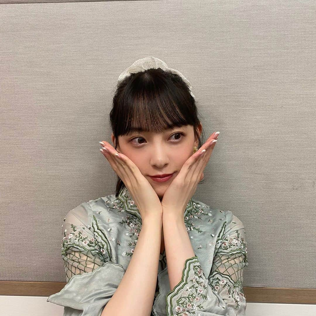 堀未央奈さんのインスタグラム写真 - (堀未央奈Instagram)「🍃  40万follower突破！ ありがとうございます🐩  昨日は #僕は僕を好きになる #ベストアーティスト　にて 初披露でした❕  たくさんの嬉しい感想、 ありがとうございます もっともっと素敵な パフォーマンスを毎回お届け できるよう頑張ります🦢  初披露は、安定の ポニーテールに☁️ いろんなヘアアレンジしていこ~  #乃木坂46 #堀未央奈」11月26日 10時54分 - horimiona_official