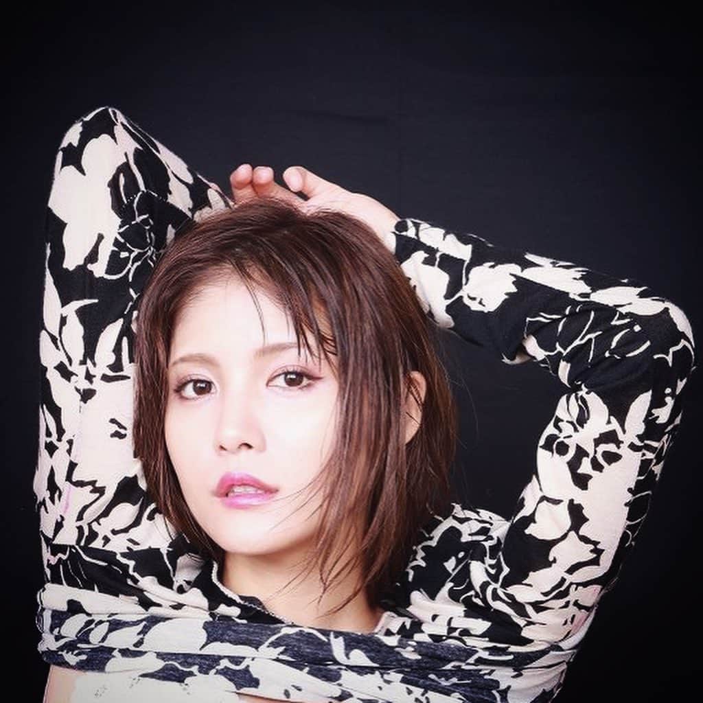 美沙玲奈のインスタグラム：「✾✾✾ 📷 @ikenaga.yasunari 先生✨  #美人画 #撮影 #shooting」